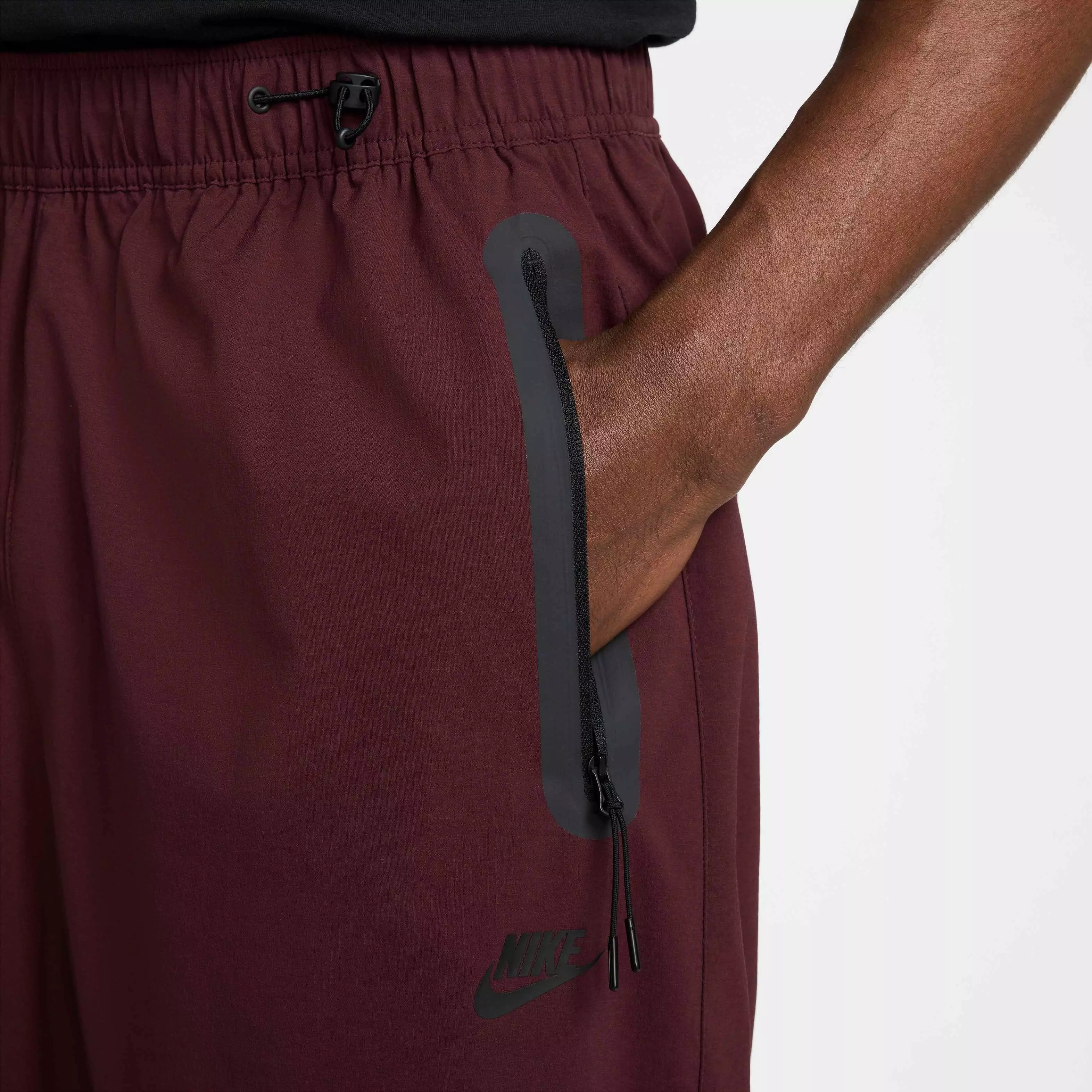 Nike Men's Tech Woven Oversized Pants - BURGUNDY