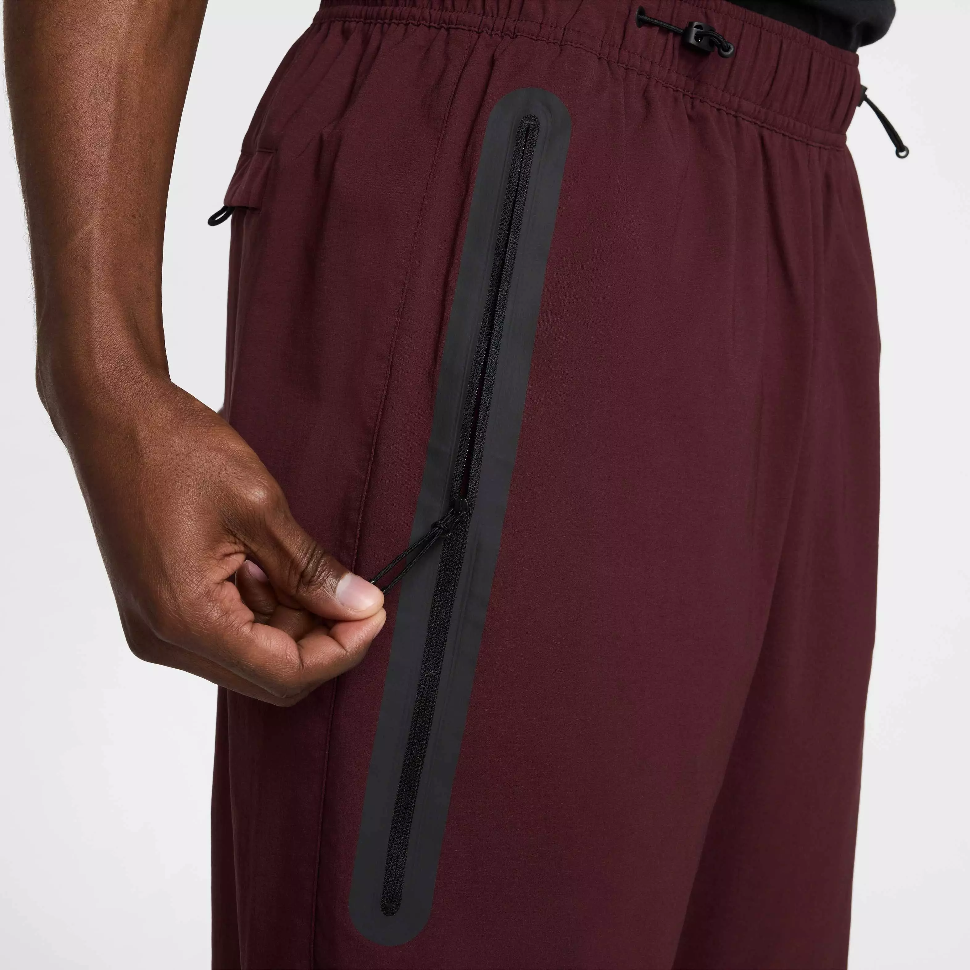 Nike Men's Tech Woven Oversized Pants - BURGUNDY
