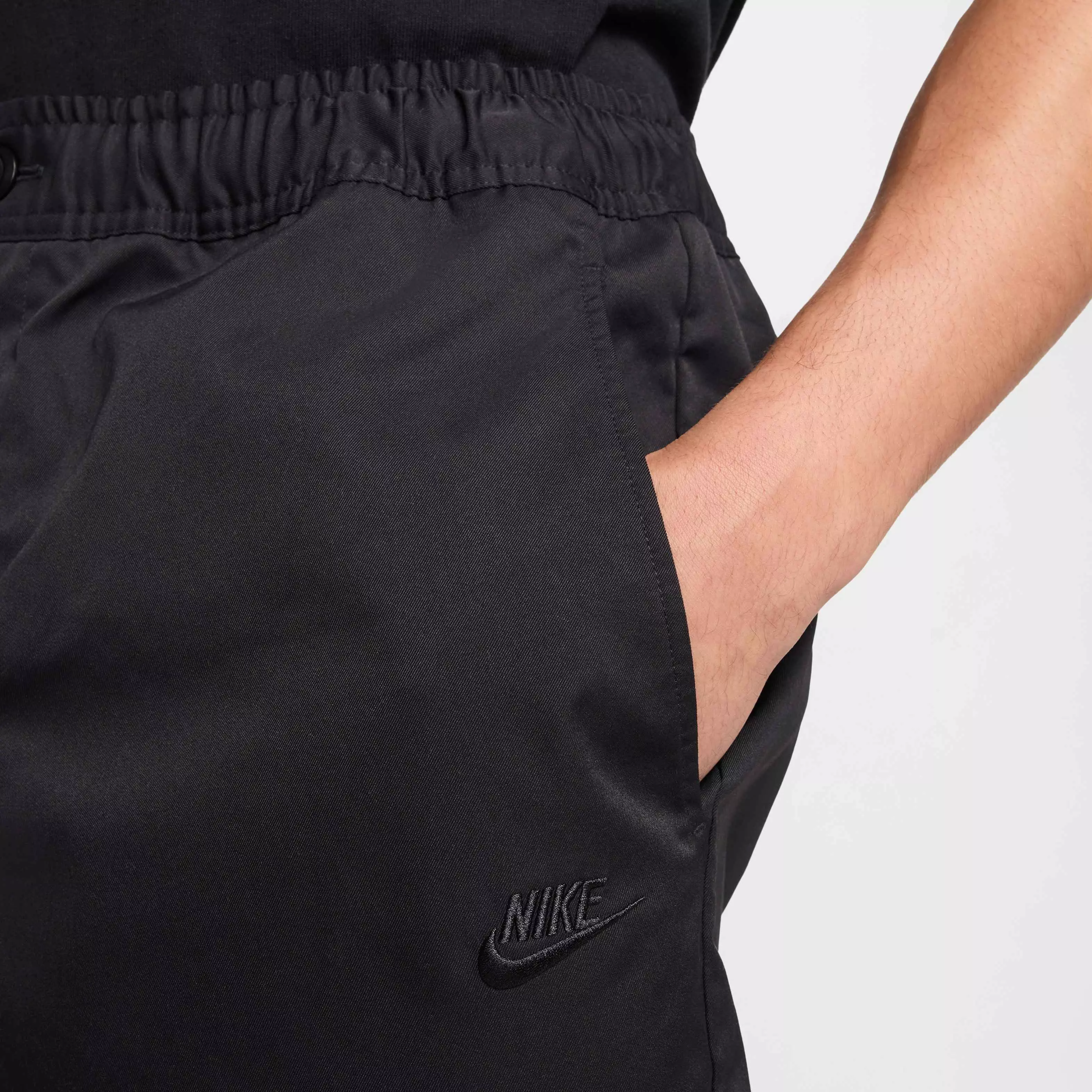 Nike Men's Club Woven Tapered Pants - BLACK