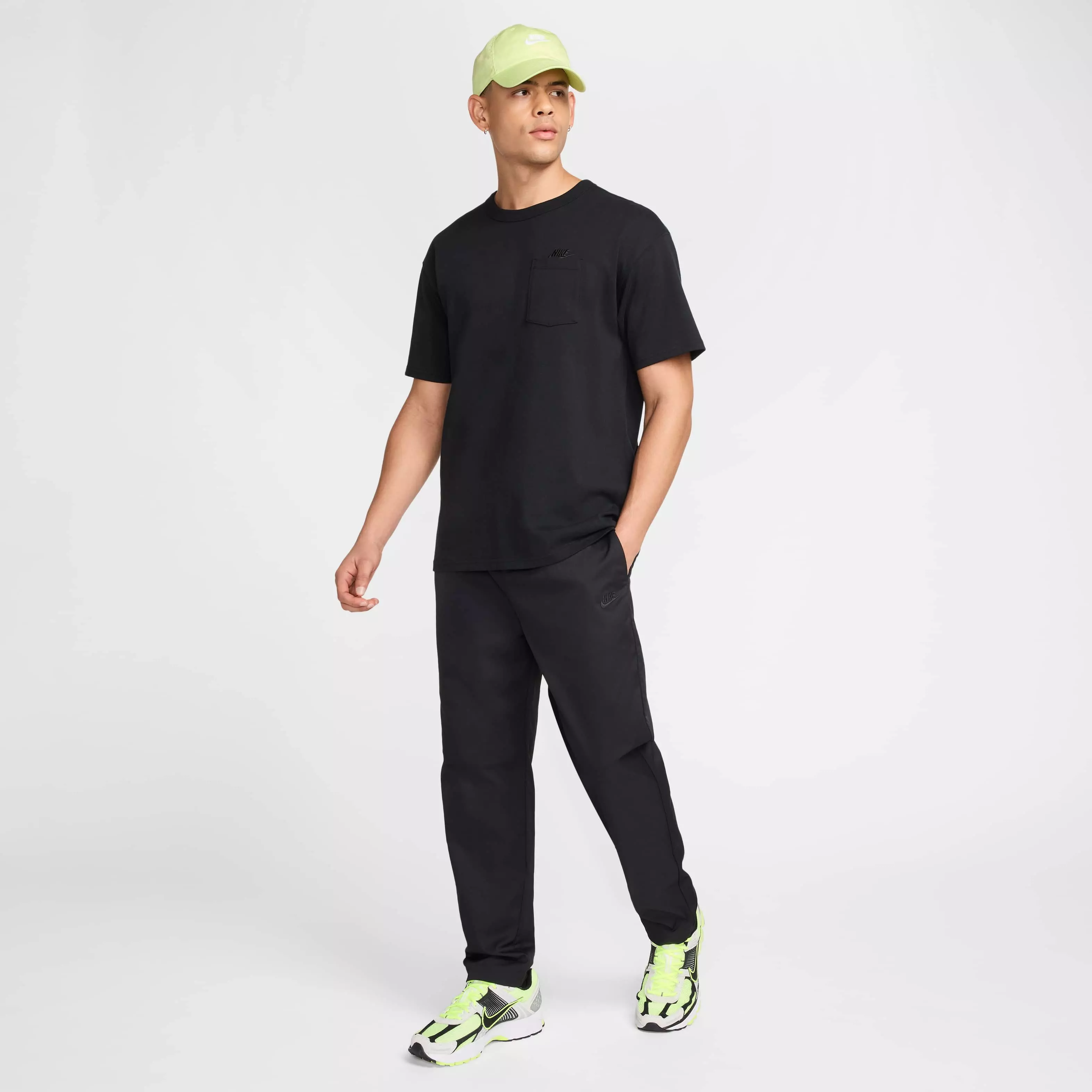 Nike Men's Club Woven Tapered Pants - BLACK