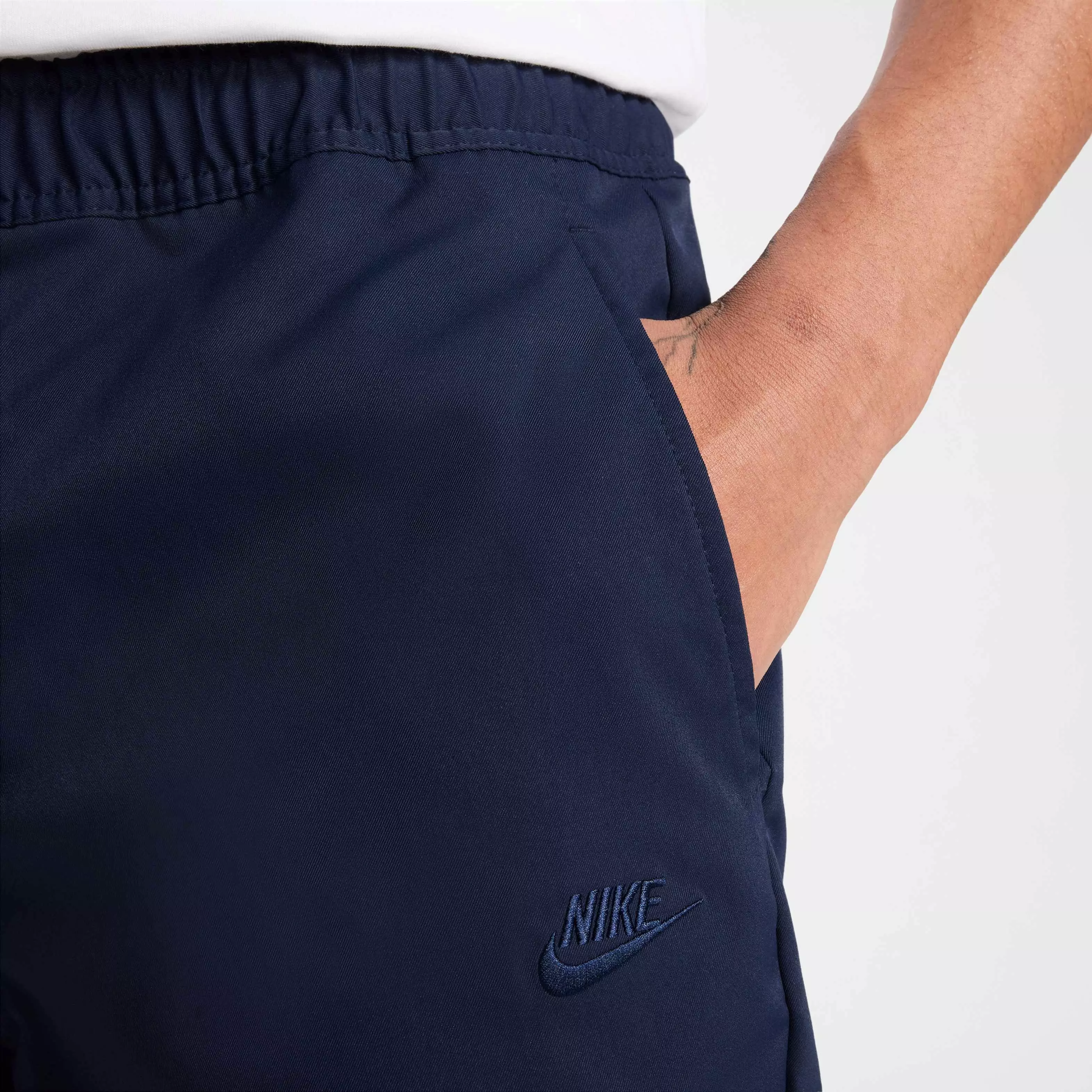 Nike Men's Club Woven Tapered Pants - BLUE