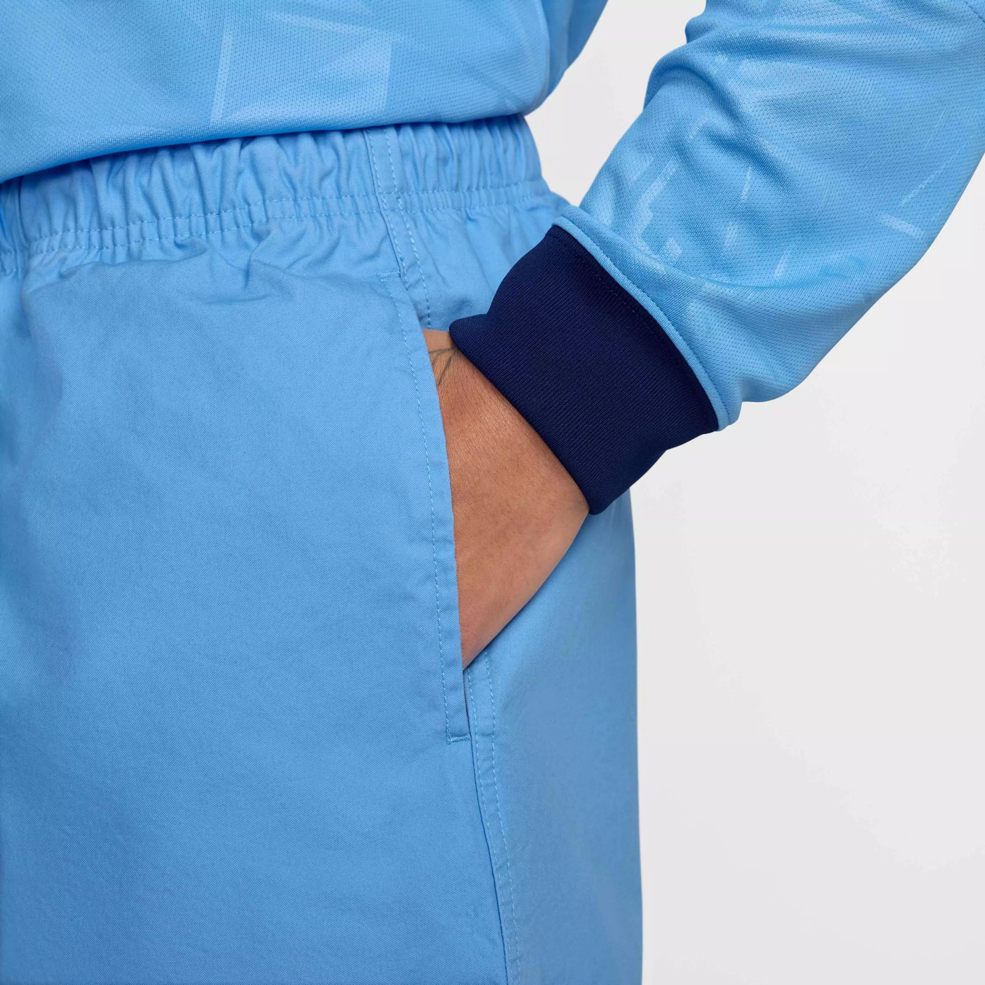 Nike Men's Club Flow Shorts - BLUE