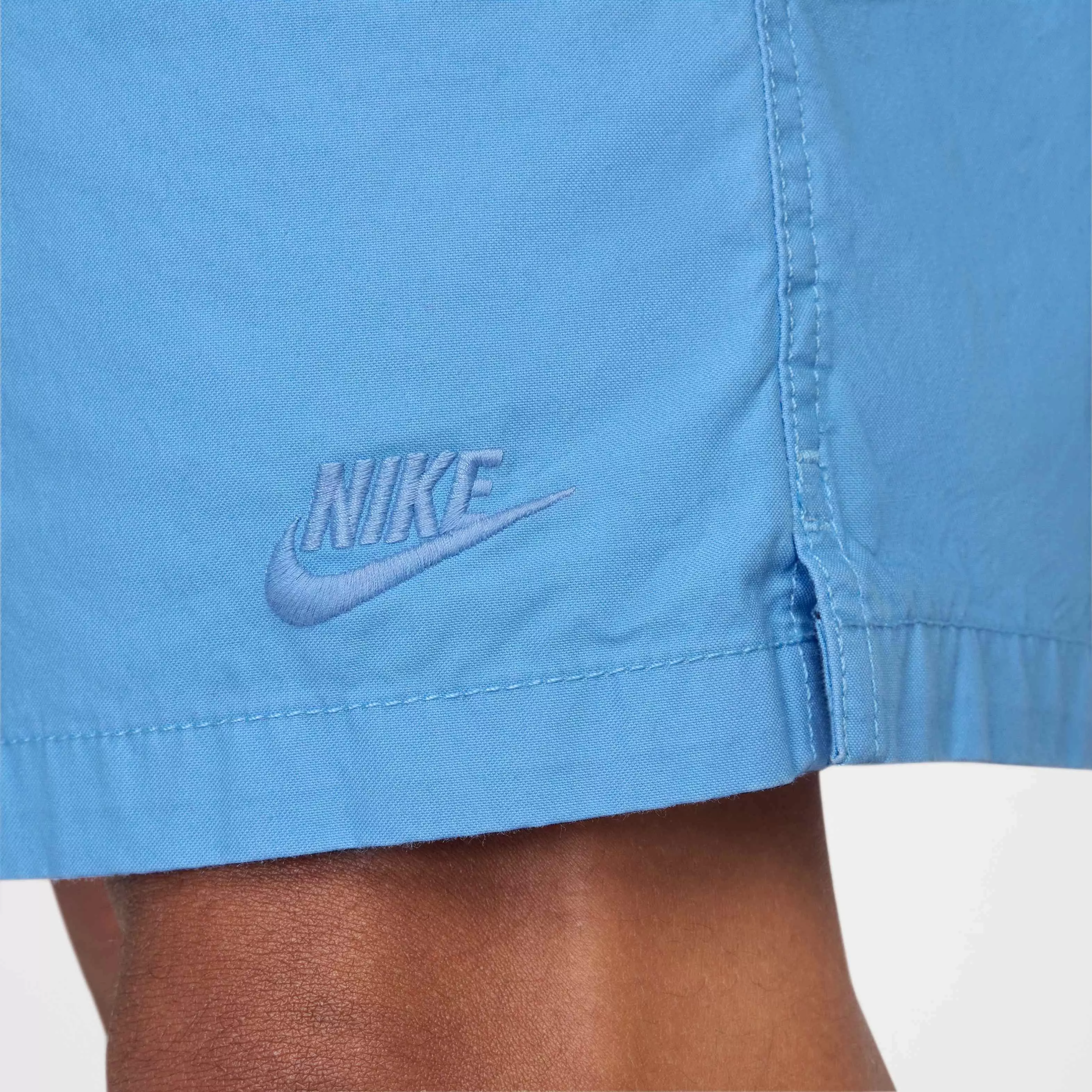 Nike Men's Club Flow Shorts - BLUE