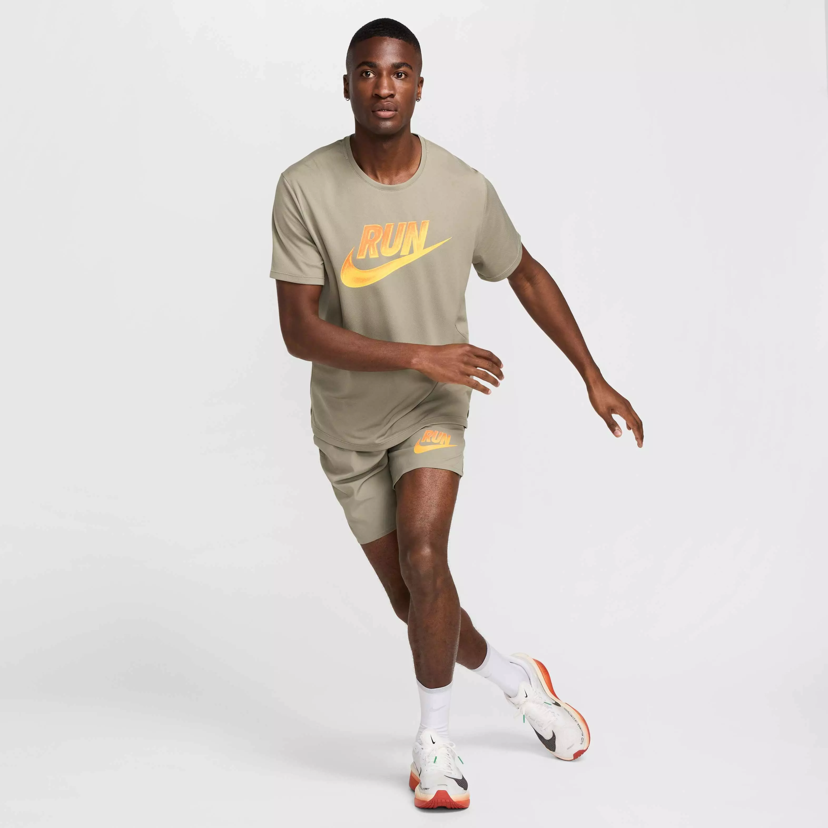 Nike Men's Challenger Run Energy Dri-FIT 7" Unlined Running Shorts - GREEN