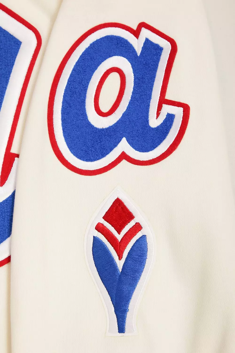 Pro Standard Men's MLB Atlanta Braves Retro Classic Fleece Pullover Hoodie -Eggshell/Red - EGGSHELL/RED