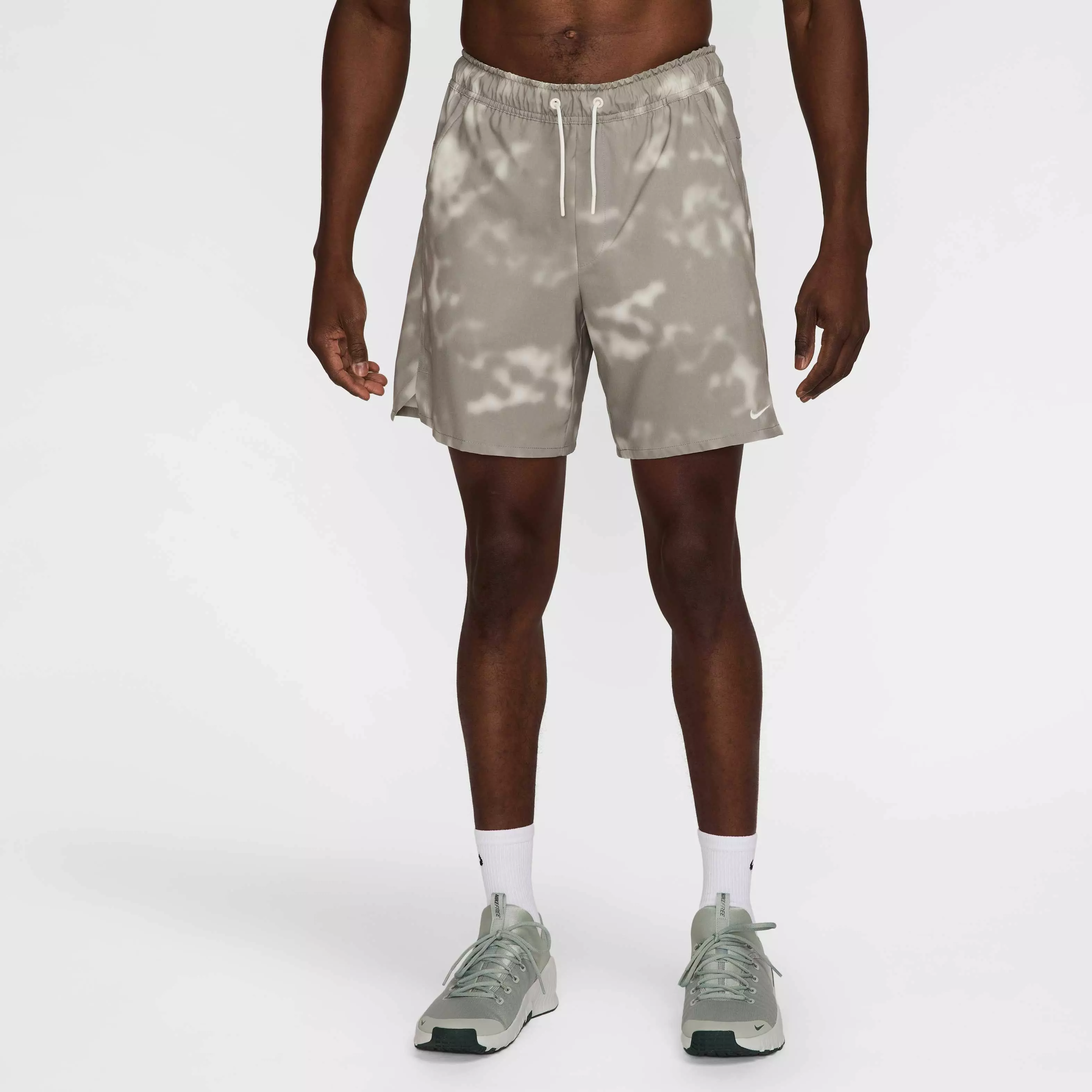 Nike Men's Unlimited Dri-FIT 7" Versatile Shorts - WHITE/GREEN