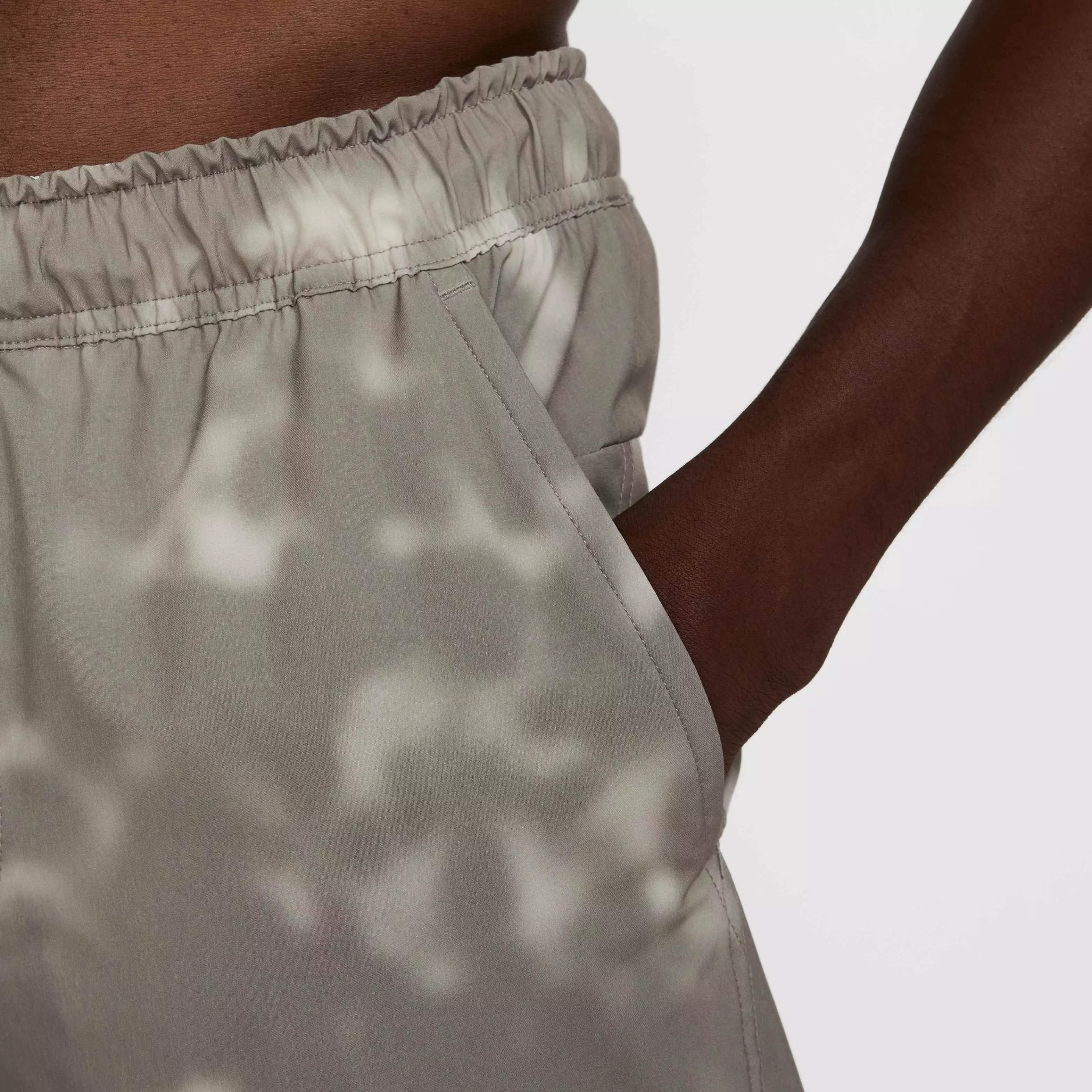 Nike Men's Unlimited Dri-FIT 7" Versatile Shorts - WHITE/GREEN