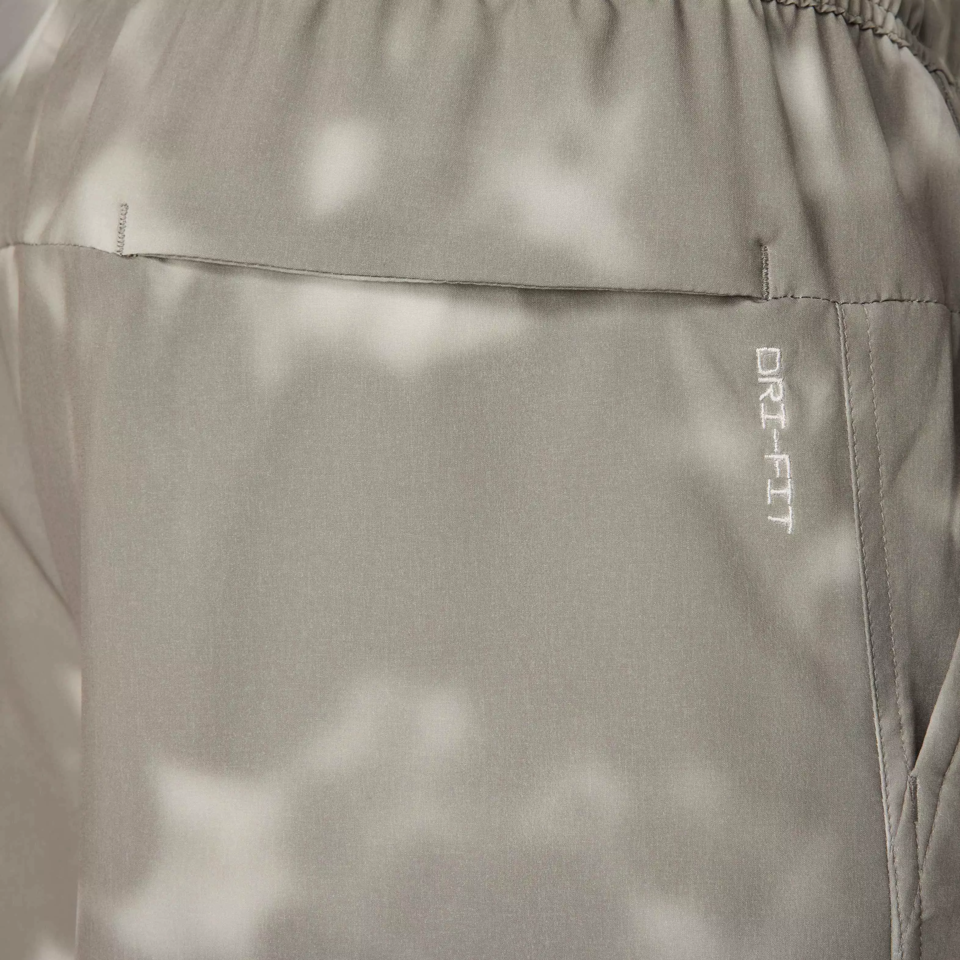 Nike Men's Unlimited Dri-FIT 7" Versatile Shorts - WHITE/GREEN