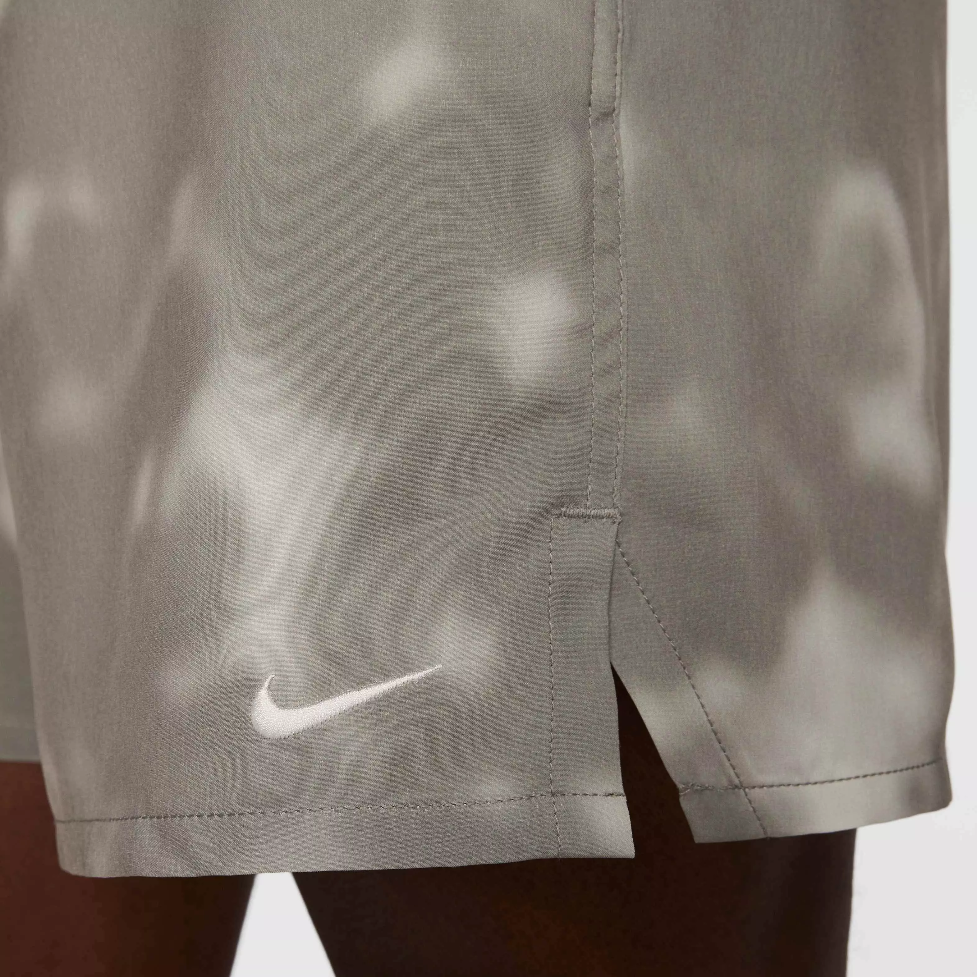 Nike Men's Unlimited Dri-FIT 7" Versatile Shorts - WHITE/GREEN