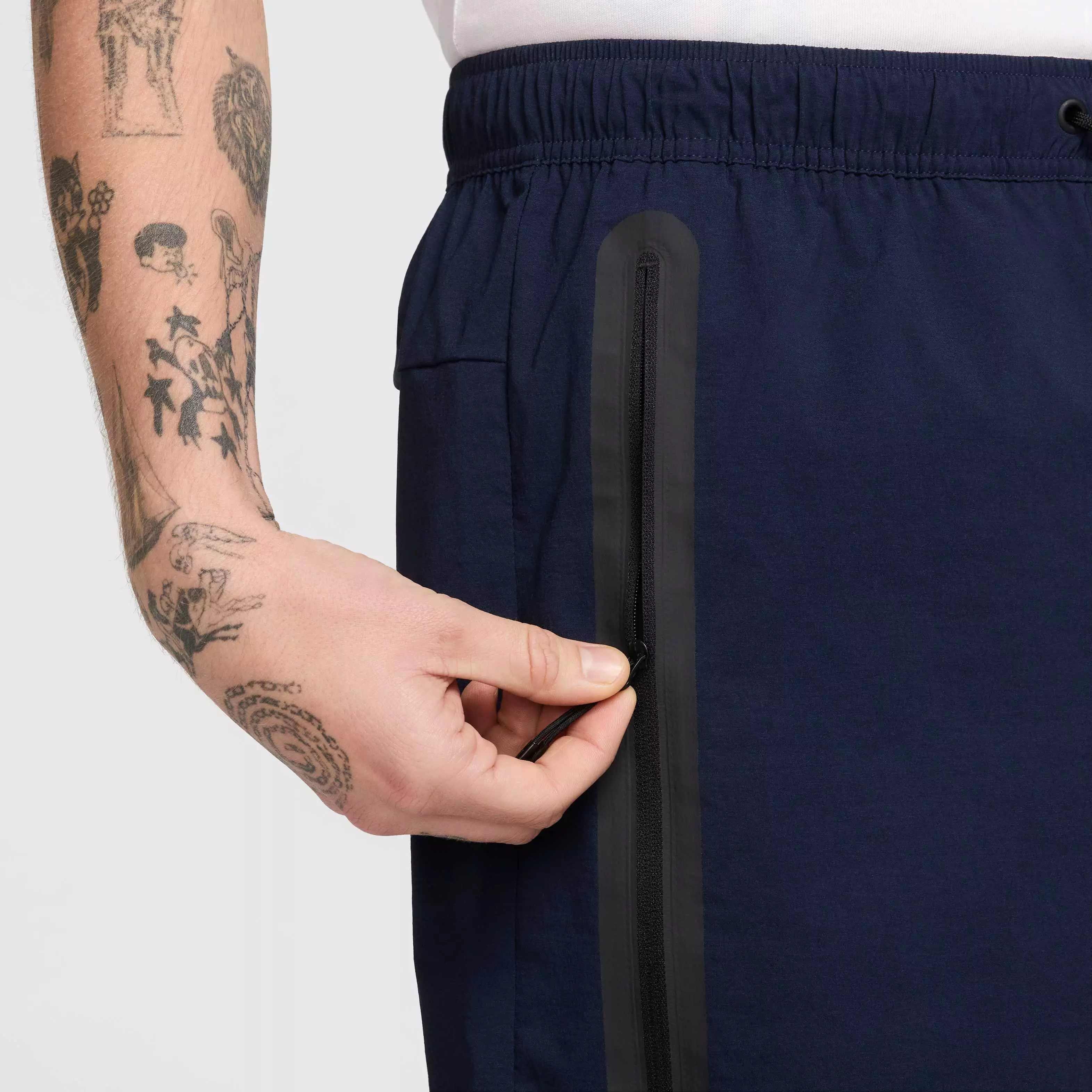 Nike Men's Tech Woven Shorts - BLUE