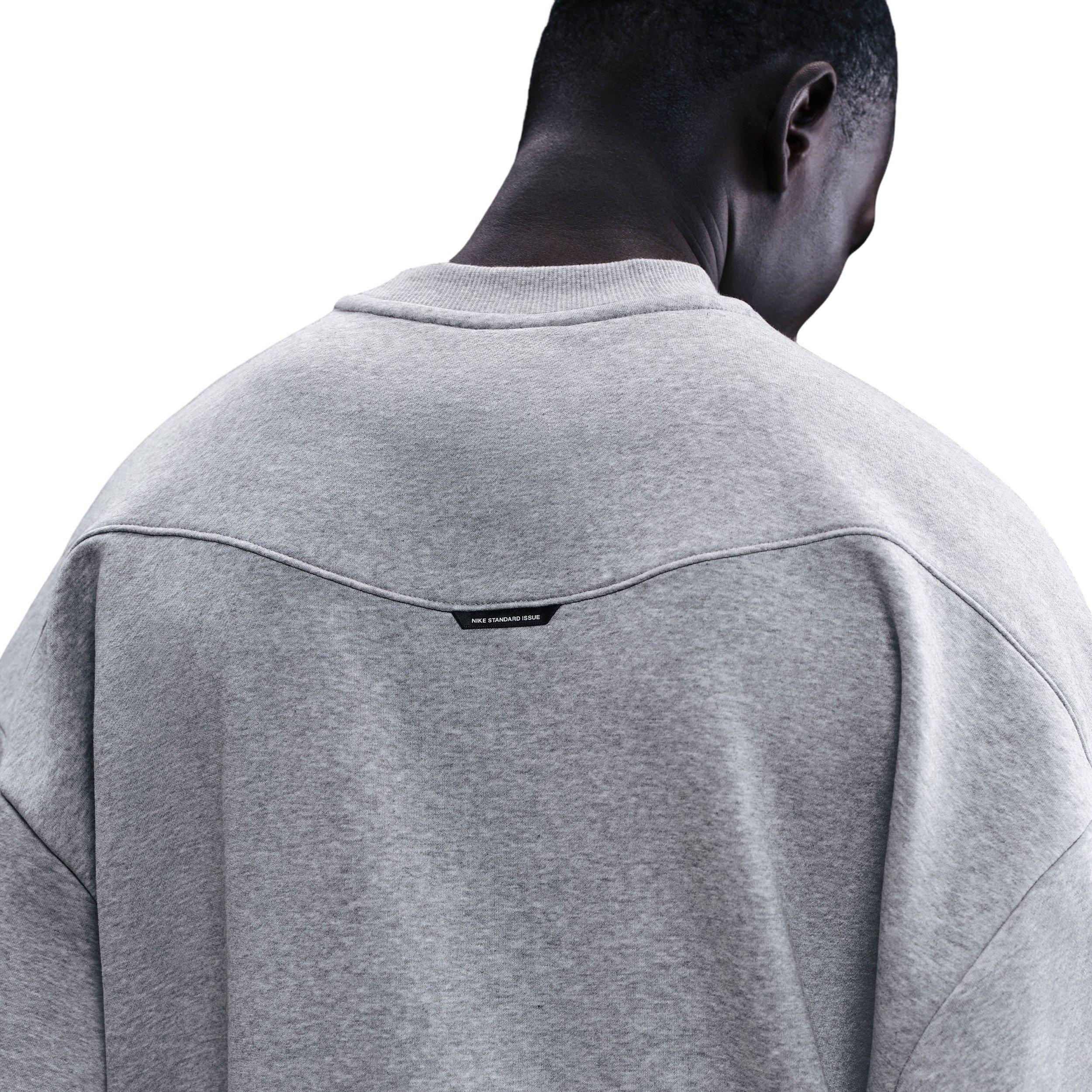 Nike Men's Standard Issue Therma-FIT Basketball Crew - Grey - GREY Thumbnail View 2