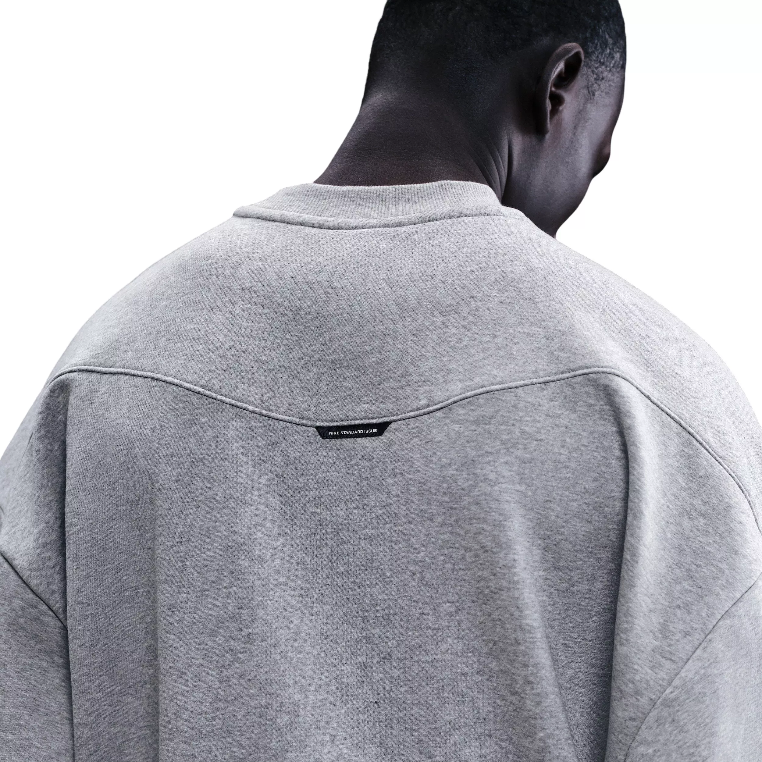 Nike Men's Standard Issue Therma-FIT Basketball Crew - Grey - GREY