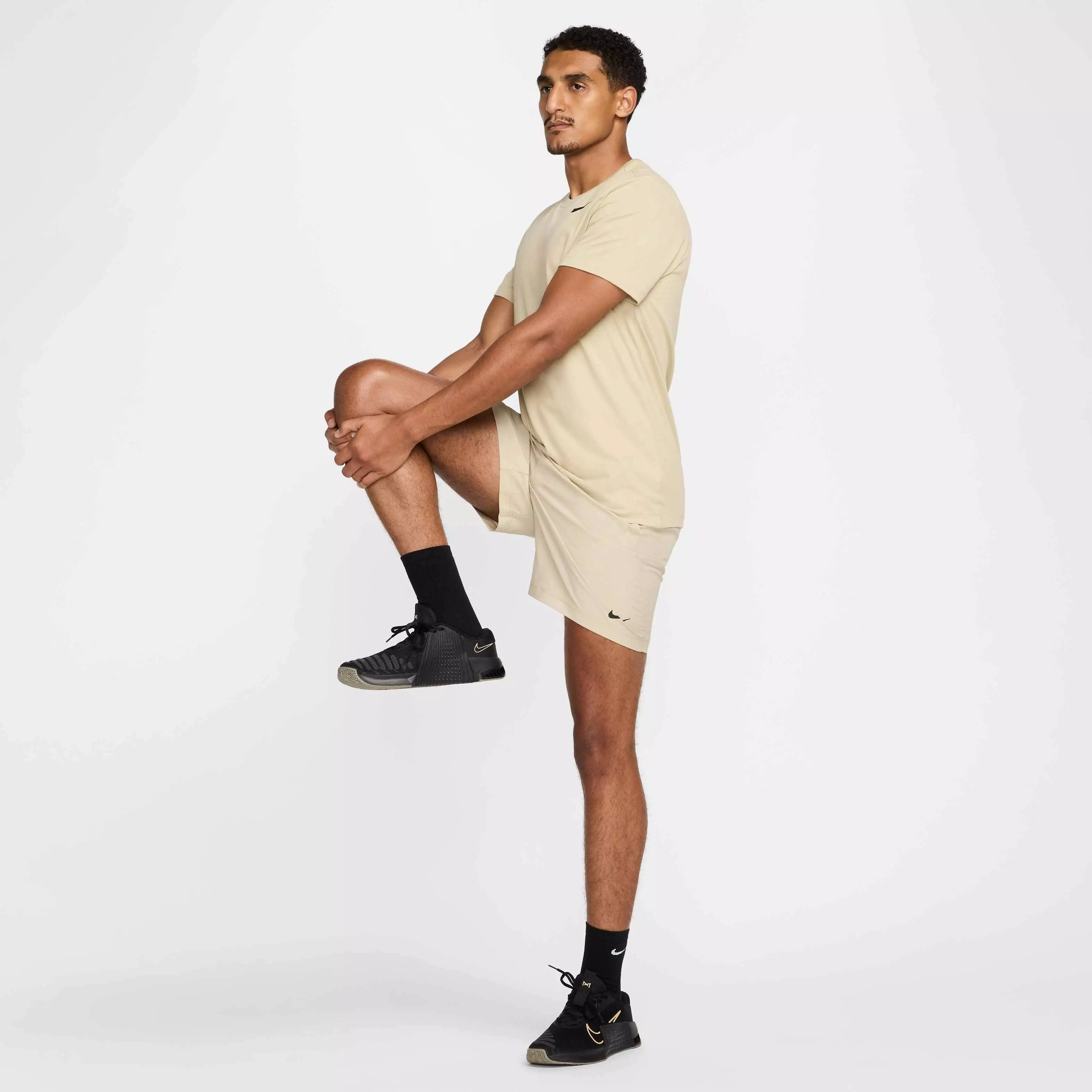 Nike Men's Form Dri-FIT 7" Unlined Versatile Shorts - BROWN