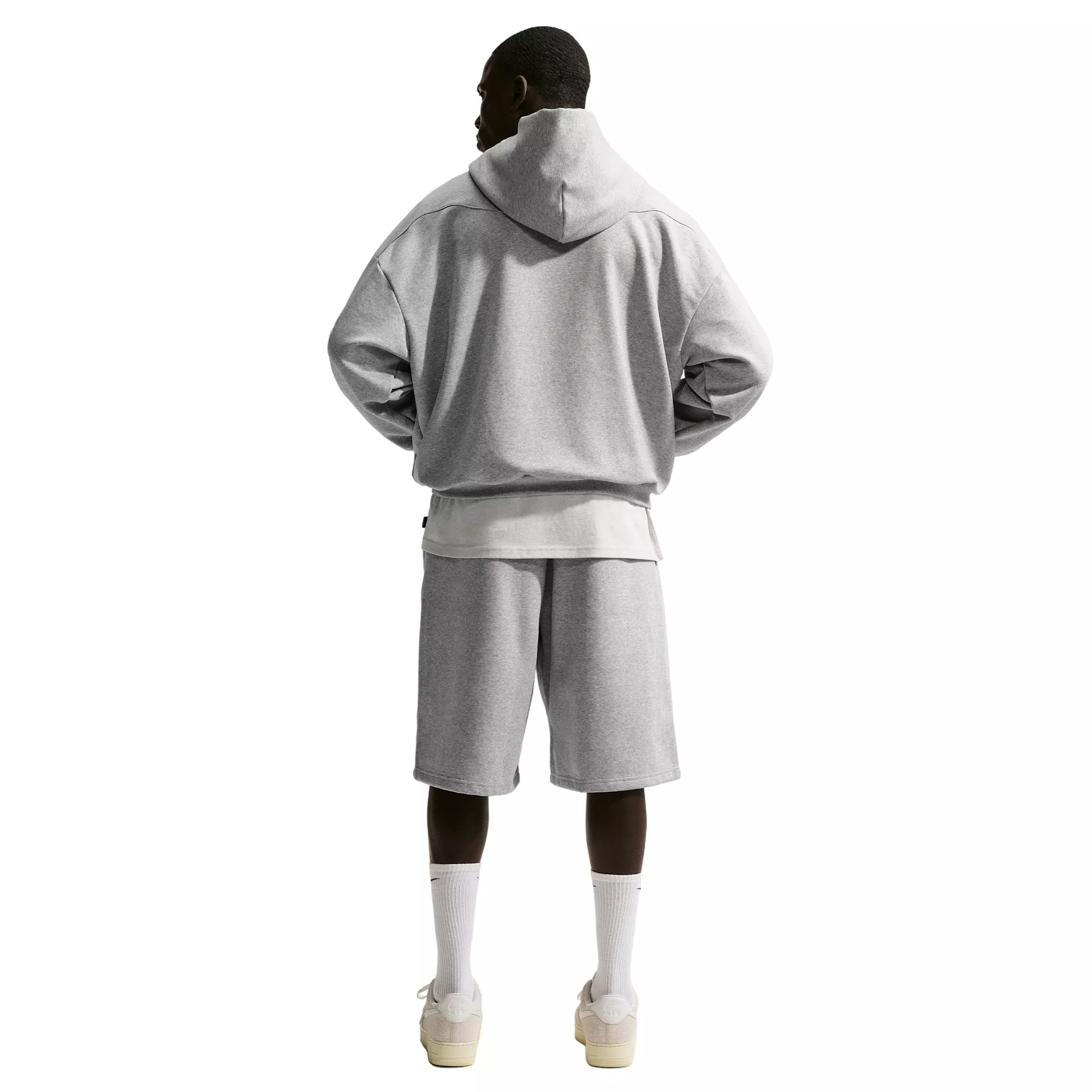 Nike Men's Standard Issue Thema-FIT 14" Fleece Basketball Shorts - GREY
