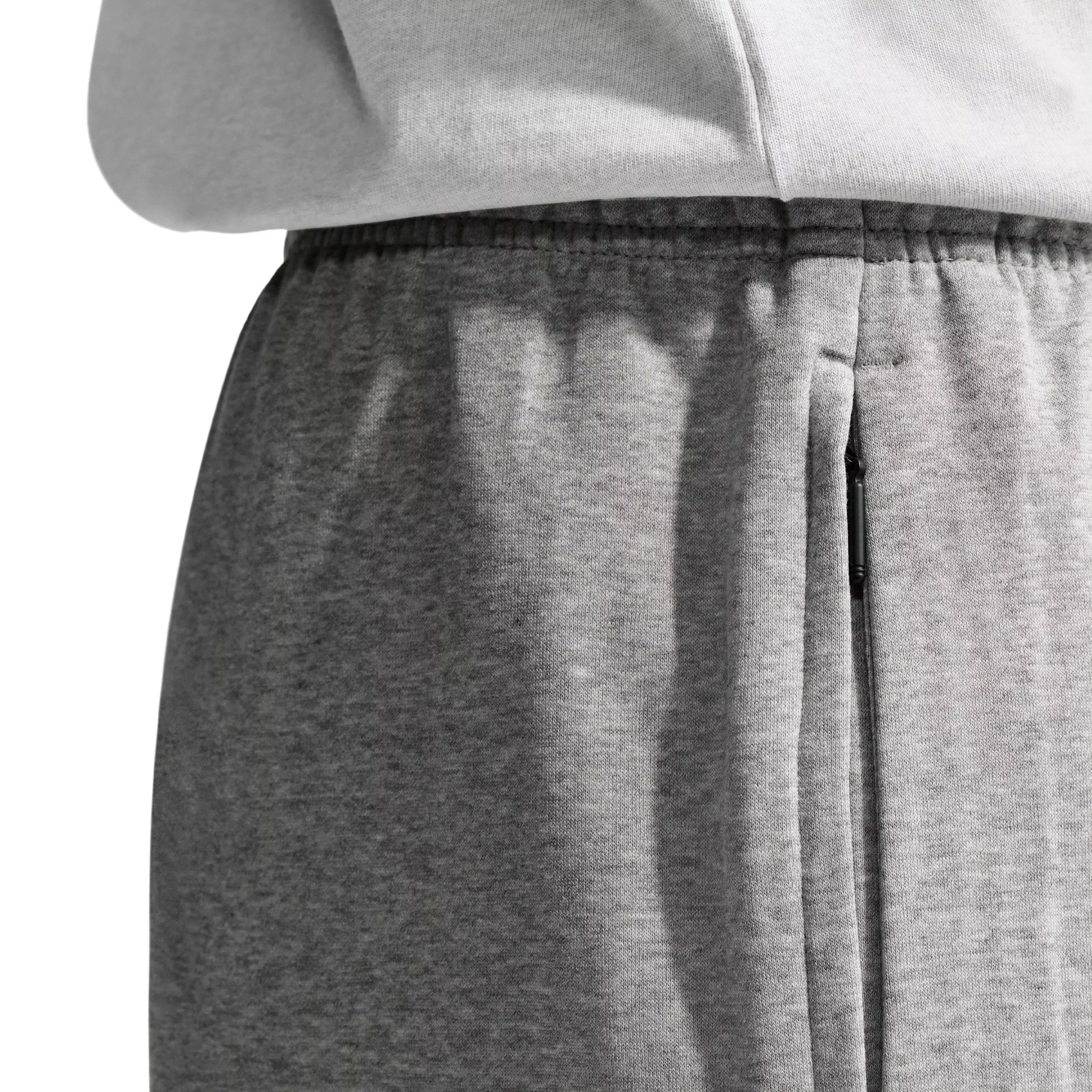 Nike Men's Standard Issue Thema-FIT 14" Fleece Basketball Shorts - GREY