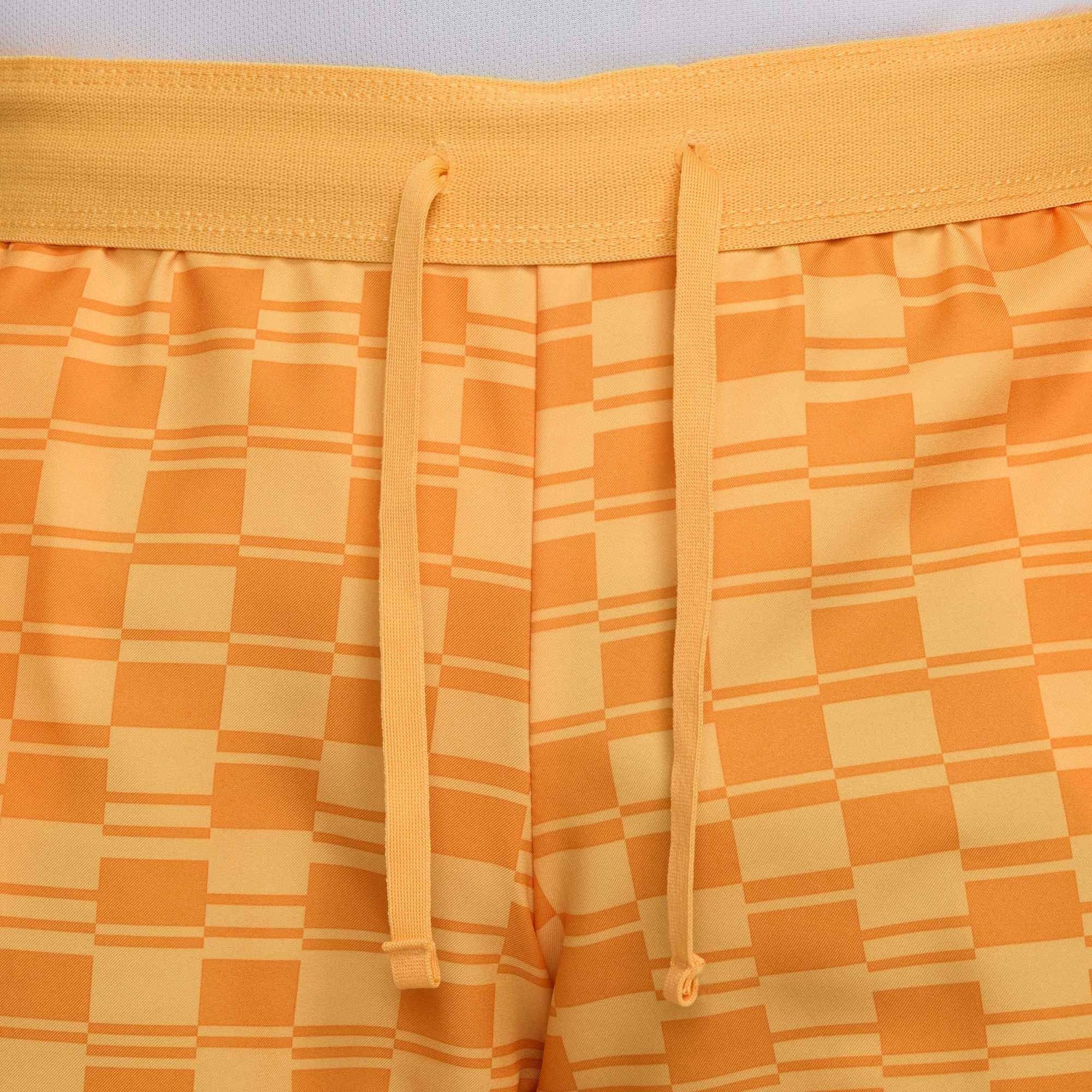 NikeCourt Men's Victory 9" AOP Dri-FIT Tennis Shorts - GOLD Thumbnail View 4