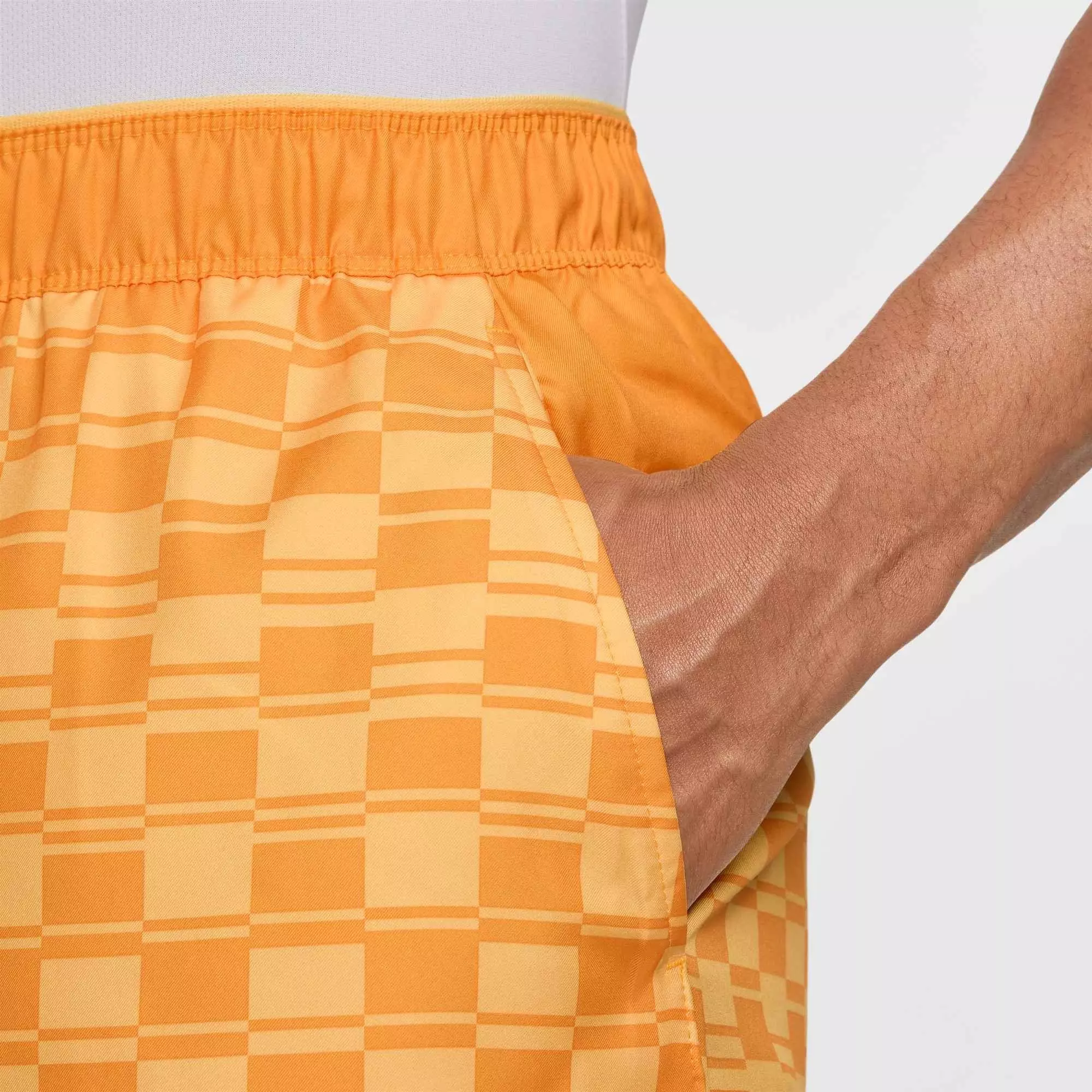 NikeCourt Men's Victory 9" AOP Dri-FIT Tennis Shorts - GOLD