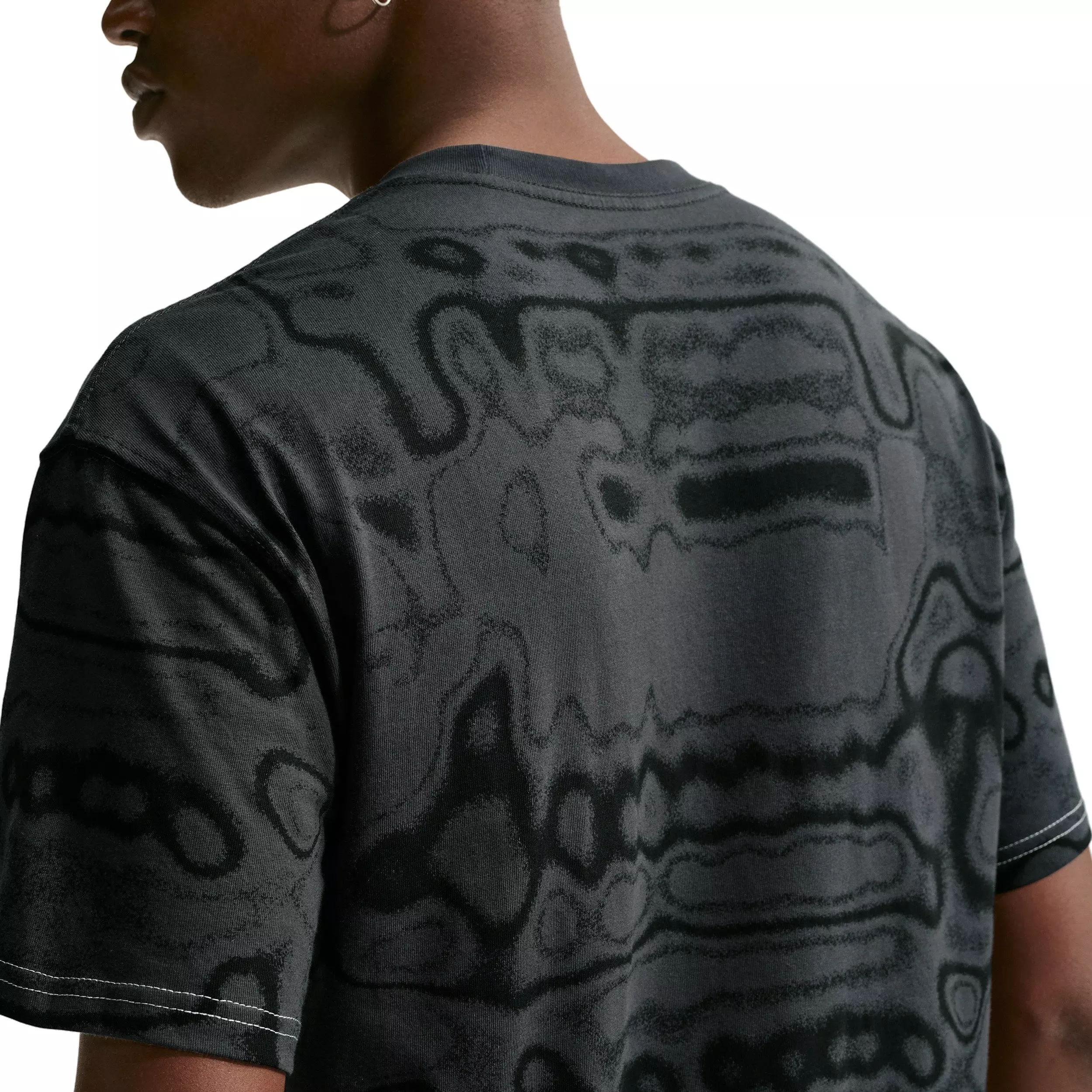 Nike Men's Sportswear LSE AM Day AOP T-Shirt - GREY