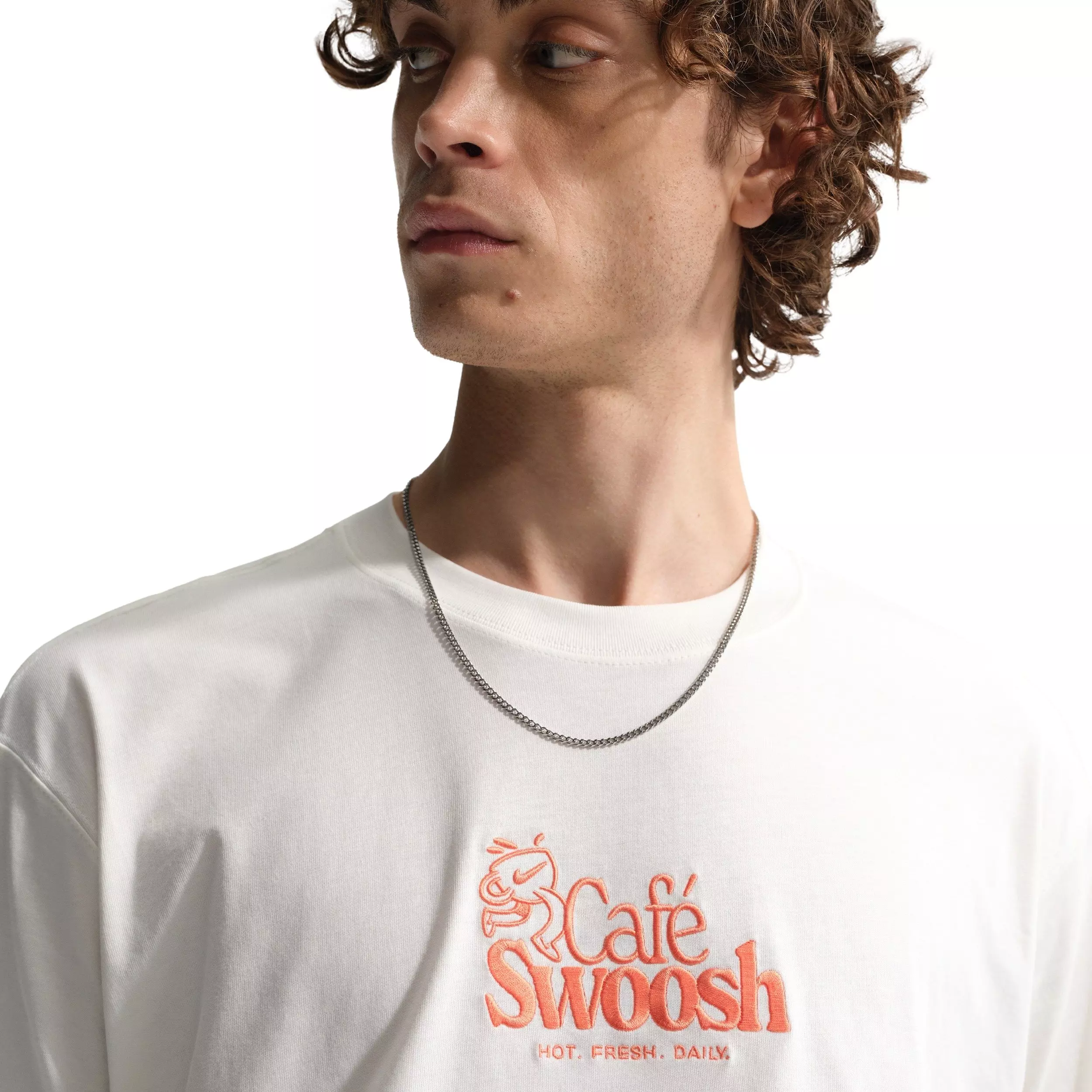 Nike Men's Sportswear LSE Cafe-Swoosh T-Shirt - SAIL