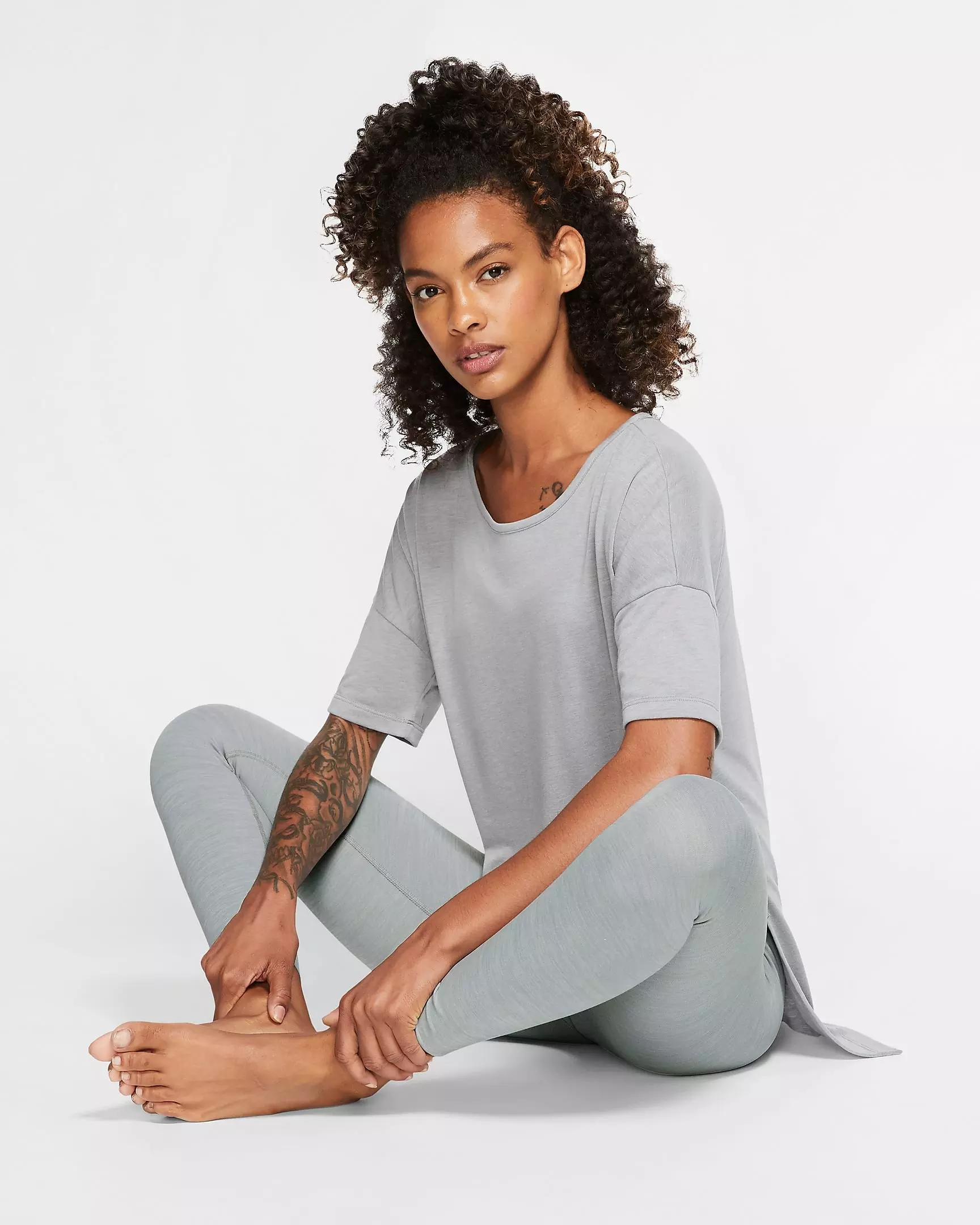 Nike Women's Yoga Luxe Leggings - GREY