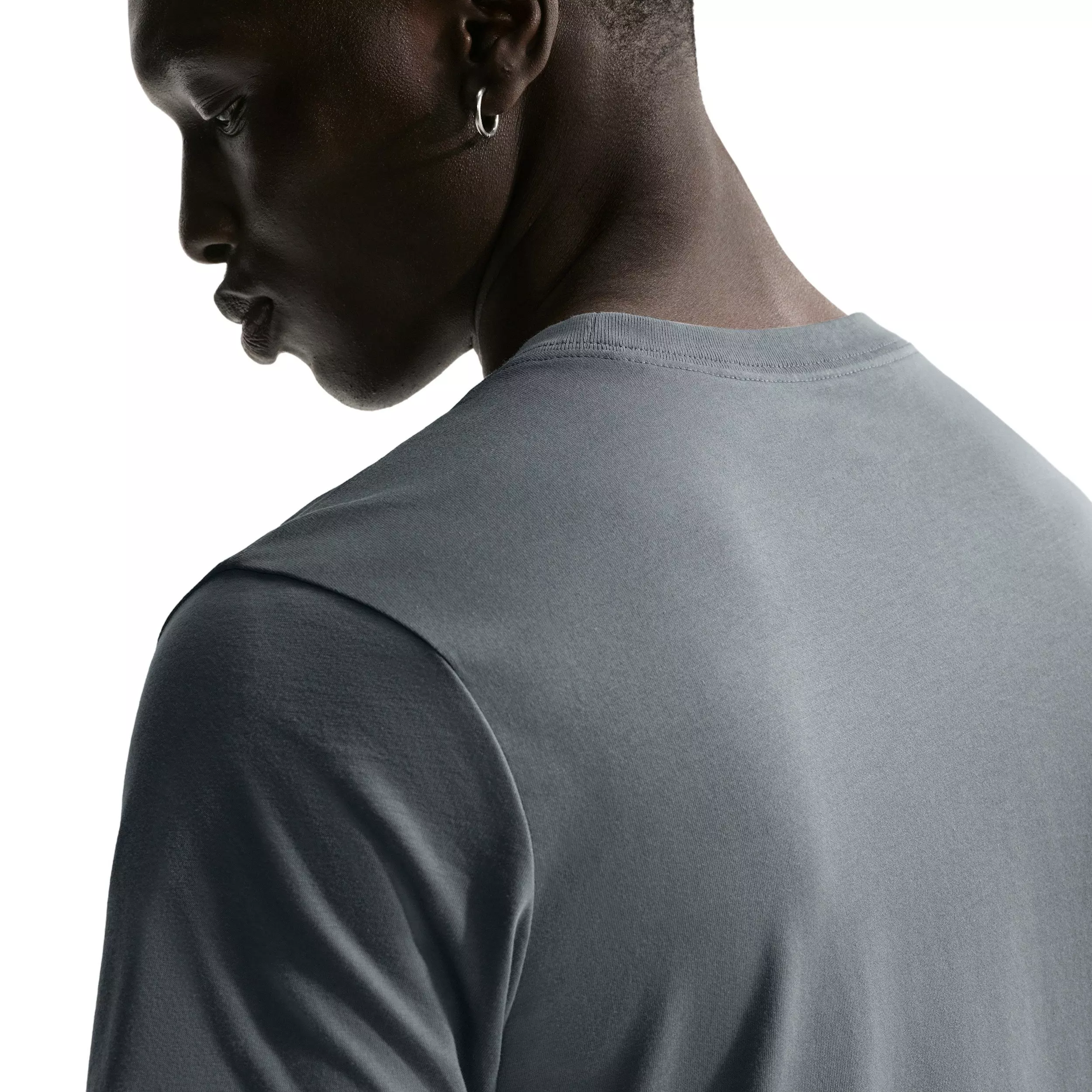 Nike Men's Sportswear Standard Air Patch T-Shirt - GREY