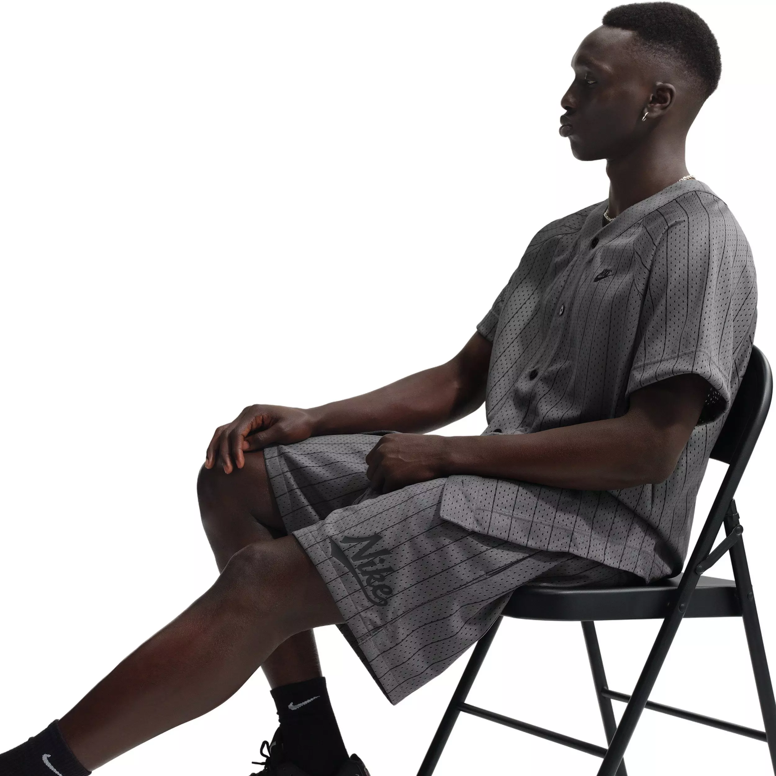 Nike Men's Sportswear Club Flow Shorts - GREY