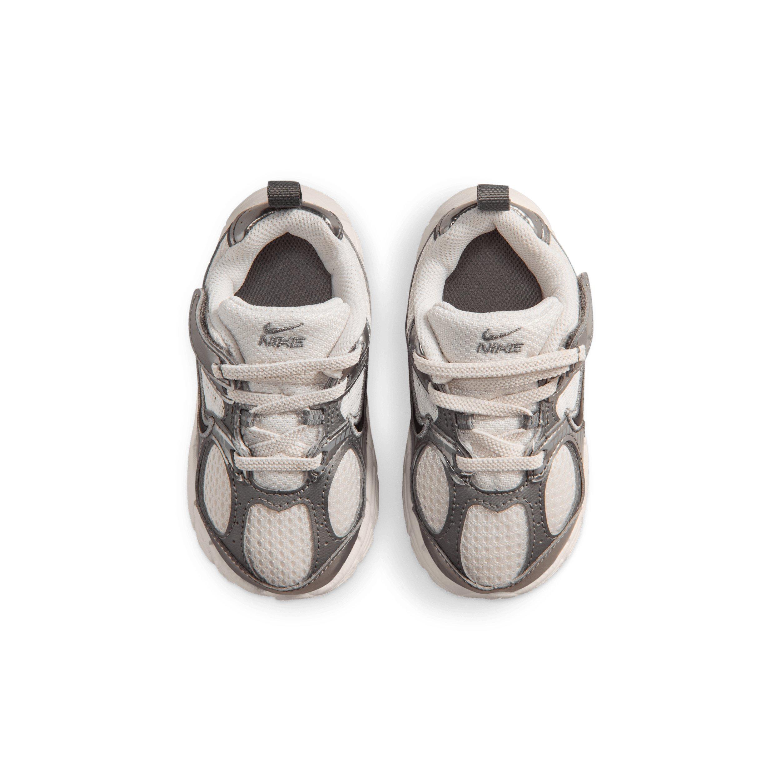 Nike V5 RNR "Phantom/Pencil Point/Black" Infant Boys' Shoe - PHANTOM/PENCIL/BLACK Thumbnail View 4