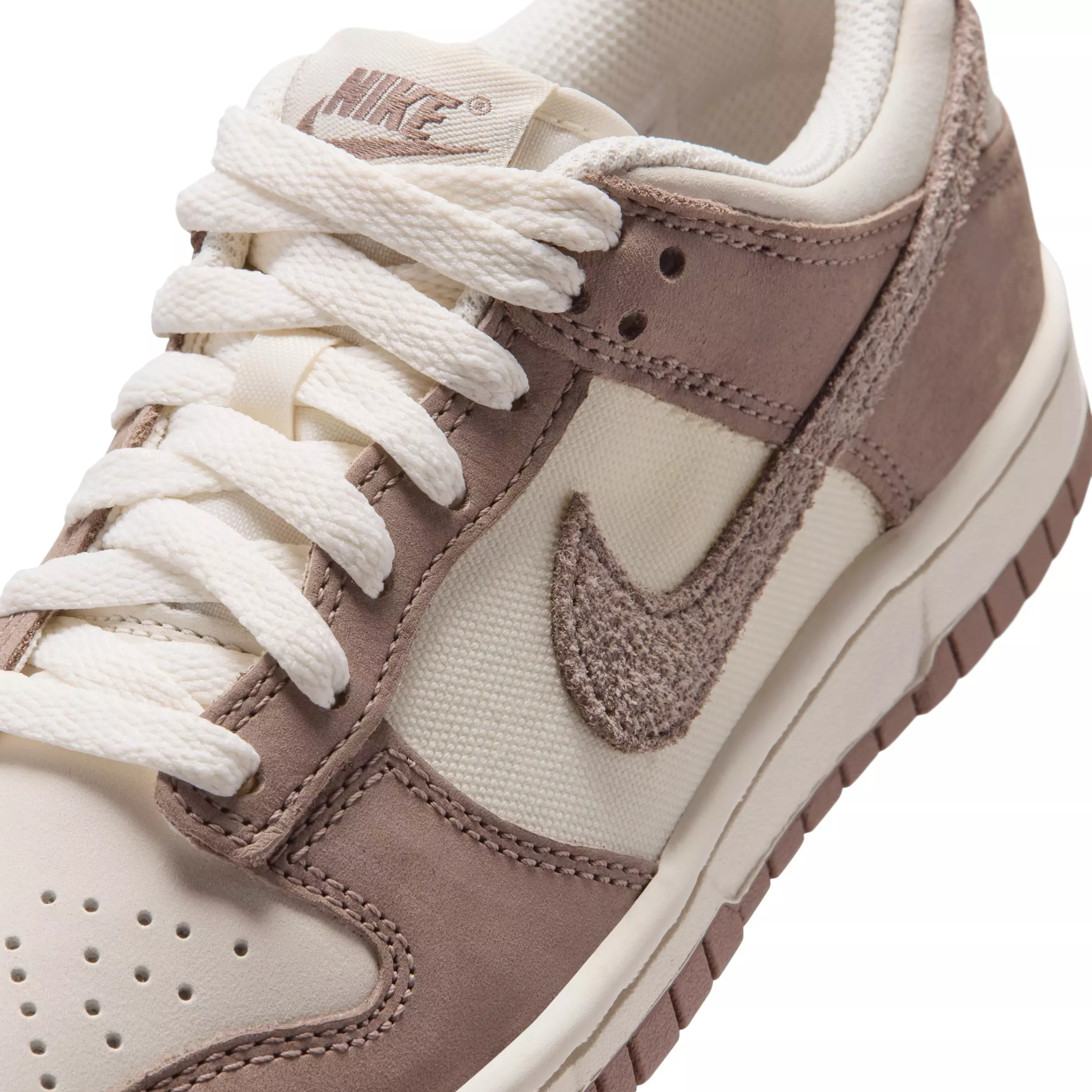 Nike Dunk Low SE "Pale Ivory/Taupe Haze" Grade School Boys' Shoe - IVORY/TAUPE
