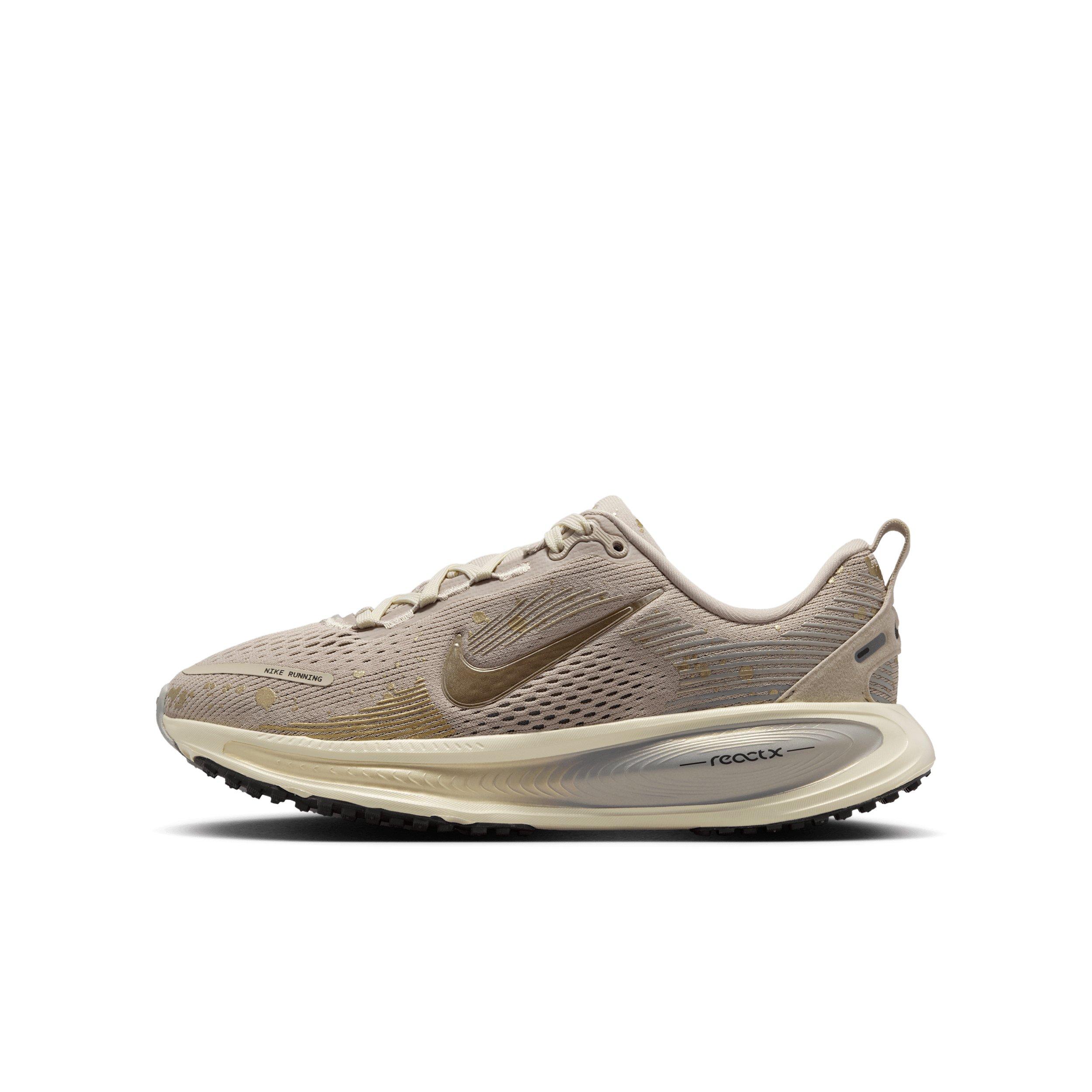 Nike Vomero 18 SE "Cream II/Coconut Milk/Light Grey/Gold Grain" Grade School Girls' Running Shoe - CREAM/MILK/LT GREY/GOLD Thumbnail View 2