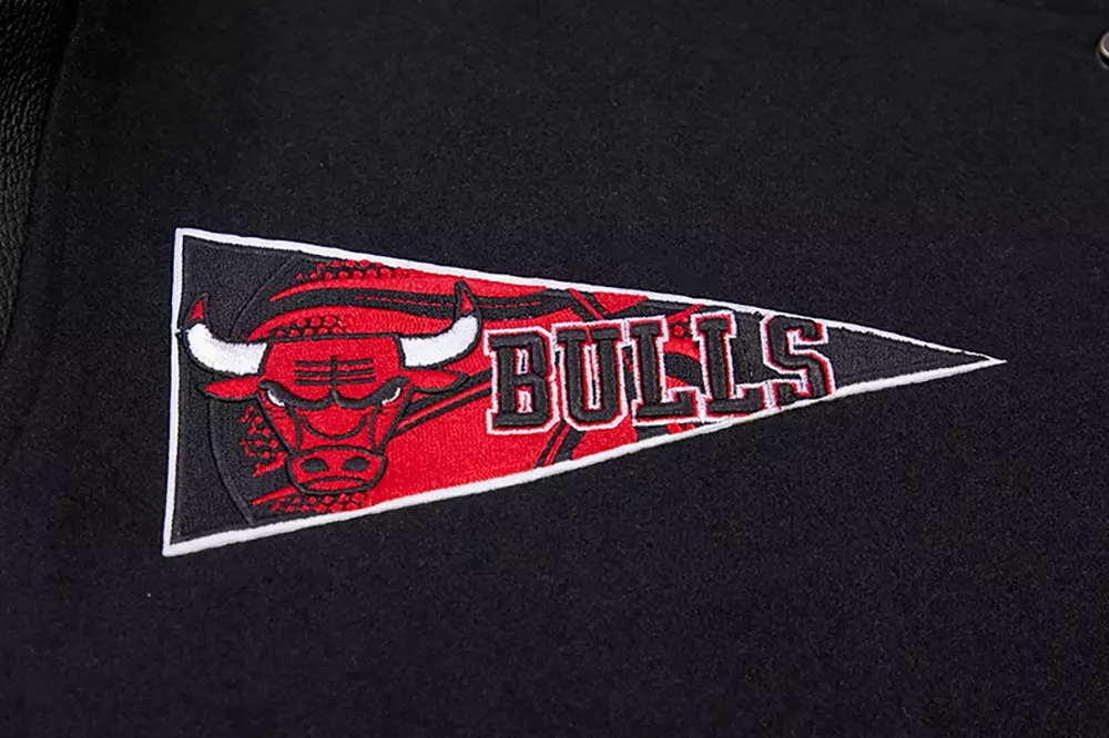 Pro Standard Men's NBA Chicago Bulls Retro Classic Rib Wool Varsity Jacket - Black/Red - BLACK/RED
