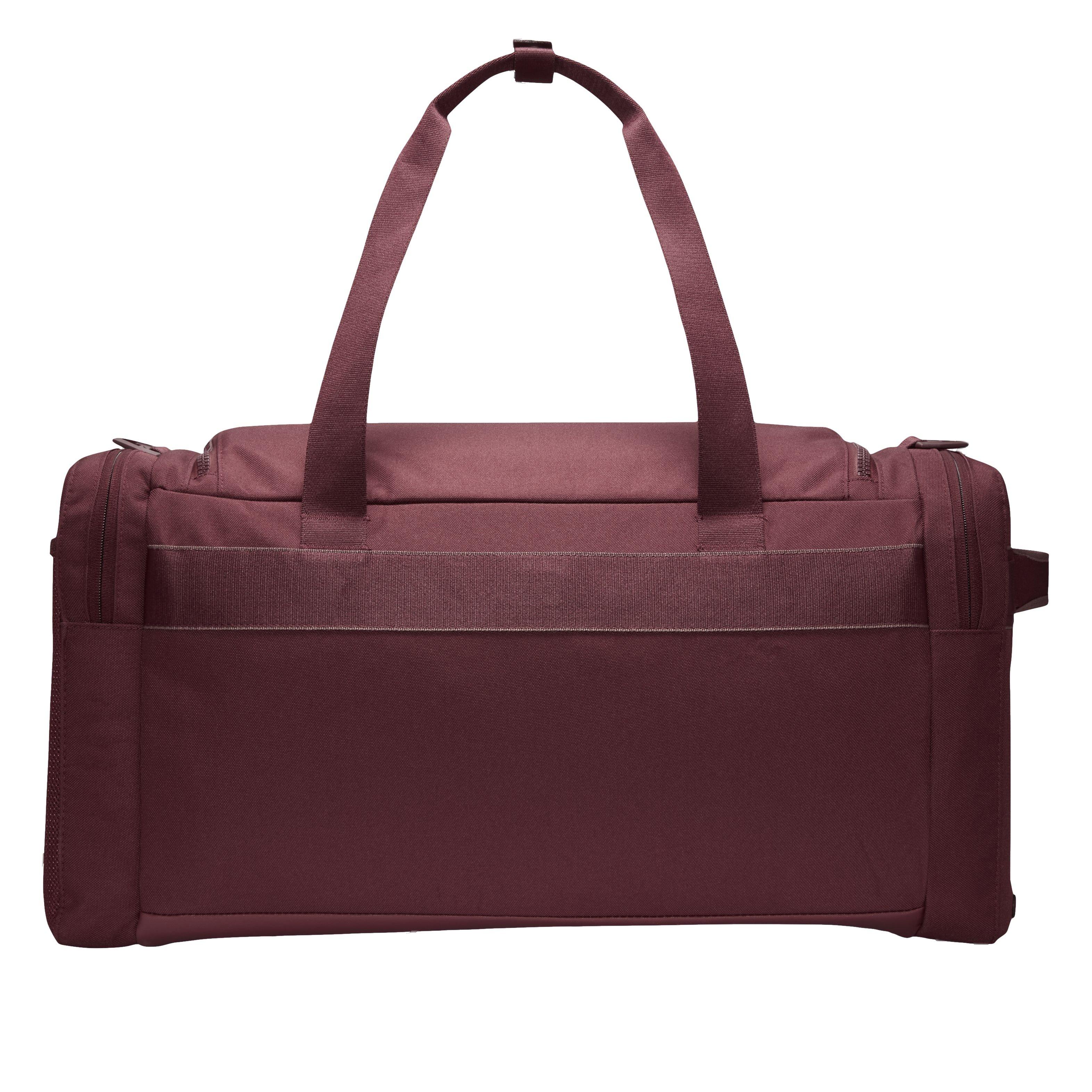 Burgundy nike duffel outlet bag