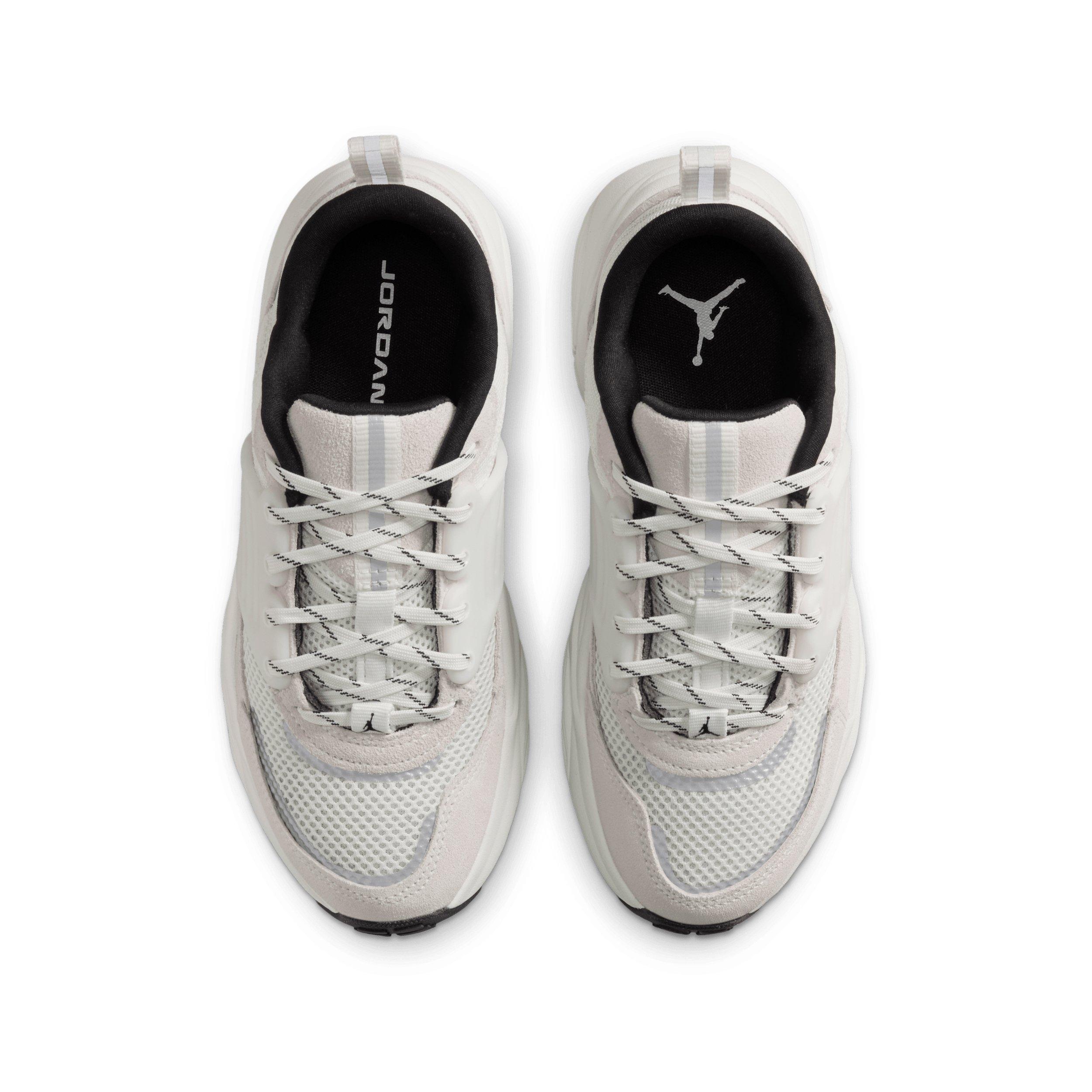 Jordan Trunner O/S "Sail/Sail/Black" Grade School Boys' Shoe - SAIL/SAIL/BLACK Thumbnail View 4