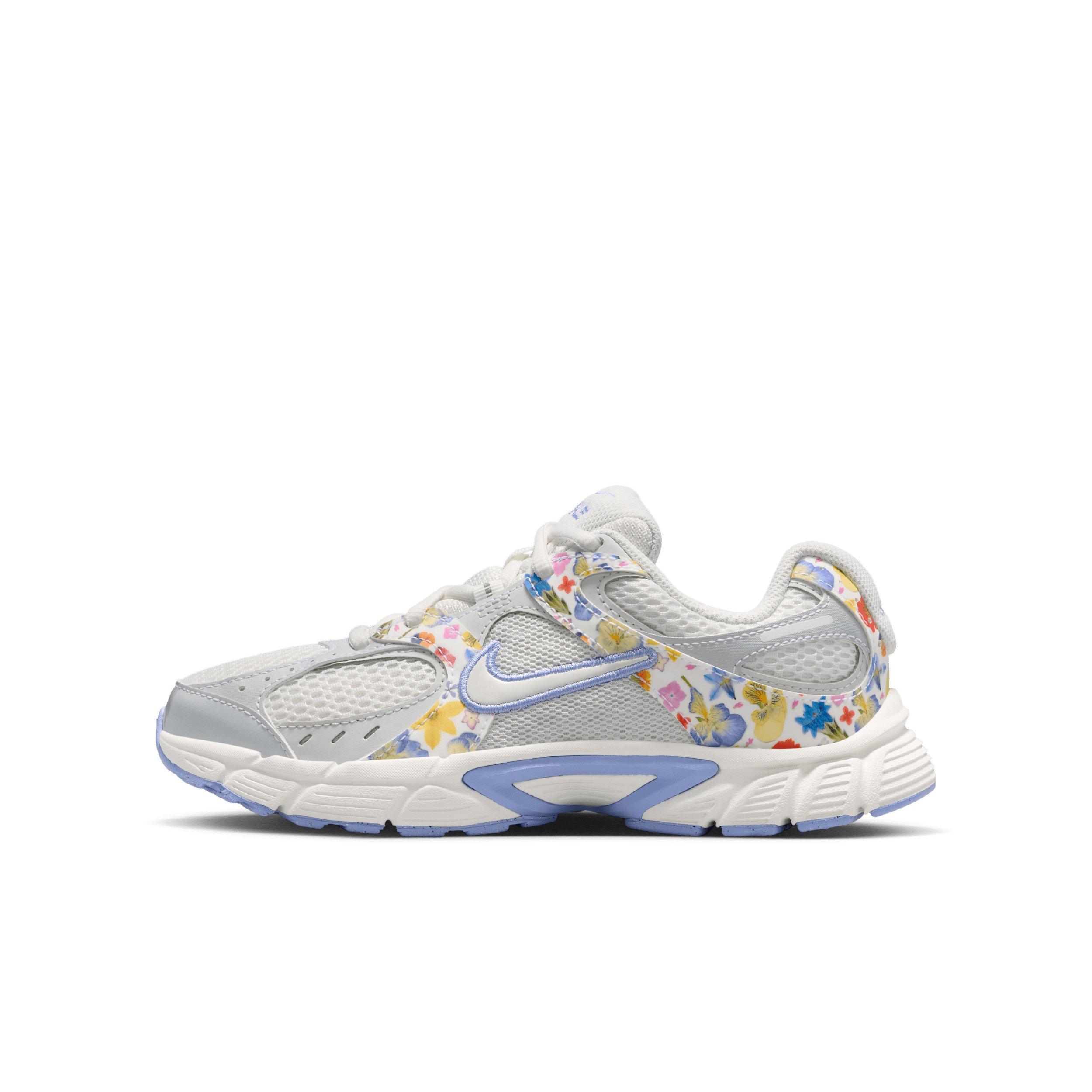 Nike V5 RNR SE Grade School Boys' "Summit White/Photon Dust/Light Thistle/Summit White" Shoe