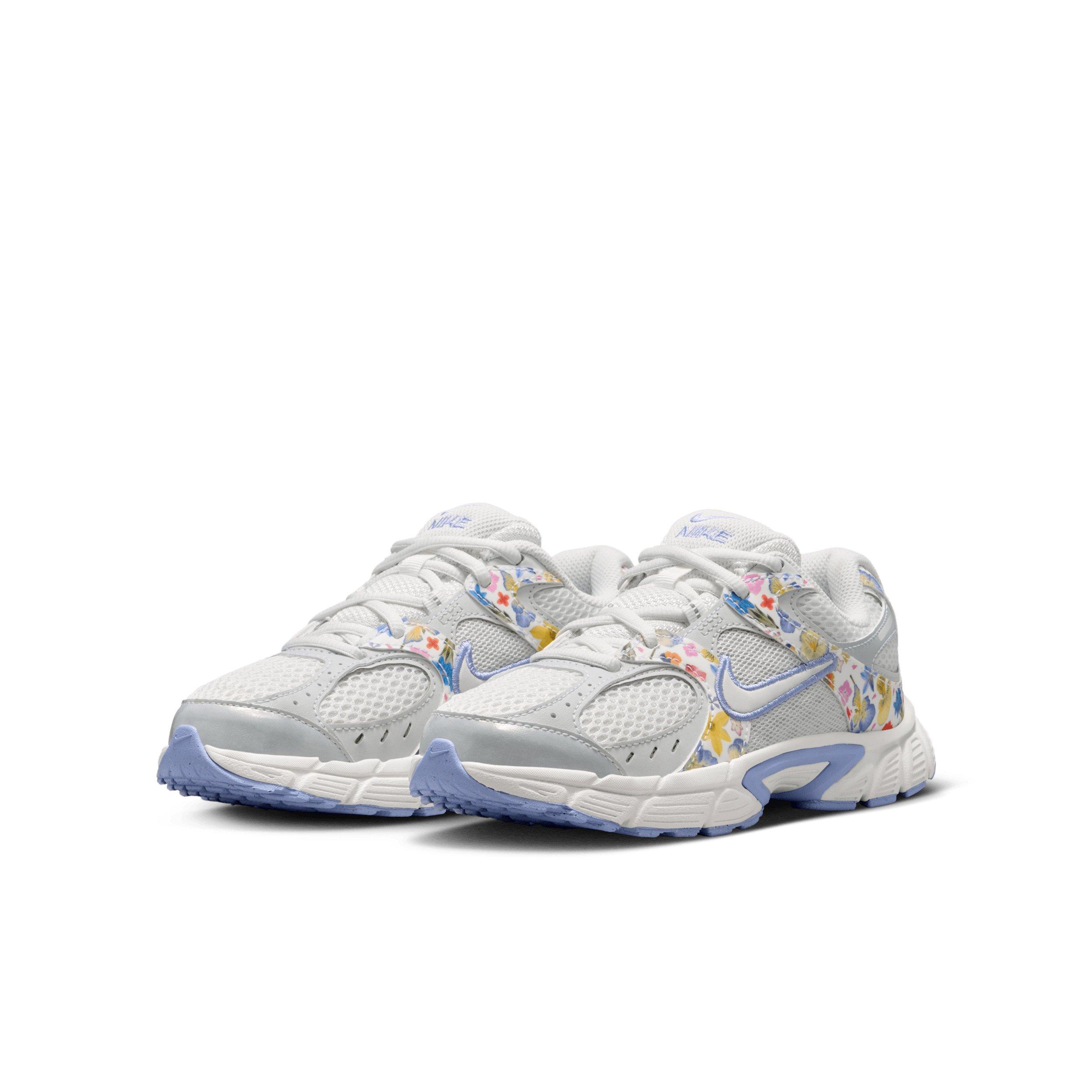 Nike V5 RNR SE Grade School Boys' "Summit White/Photon Dust/Light Thistle/Summit White" Shoe