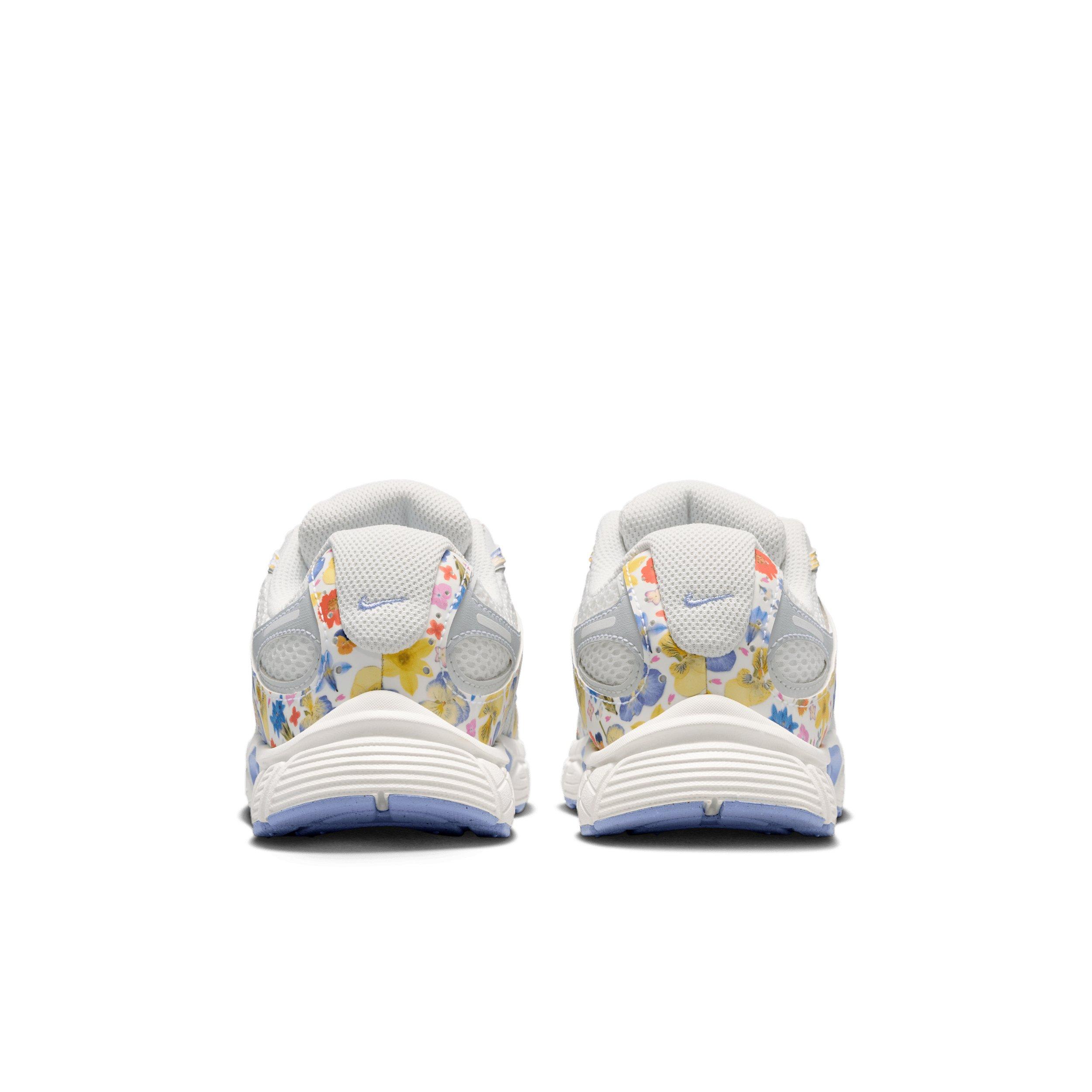 Nike V5 RNR SE Grade School Boys' "Summit White/Photon Dust/Light Thistle/Summit White" Shoe