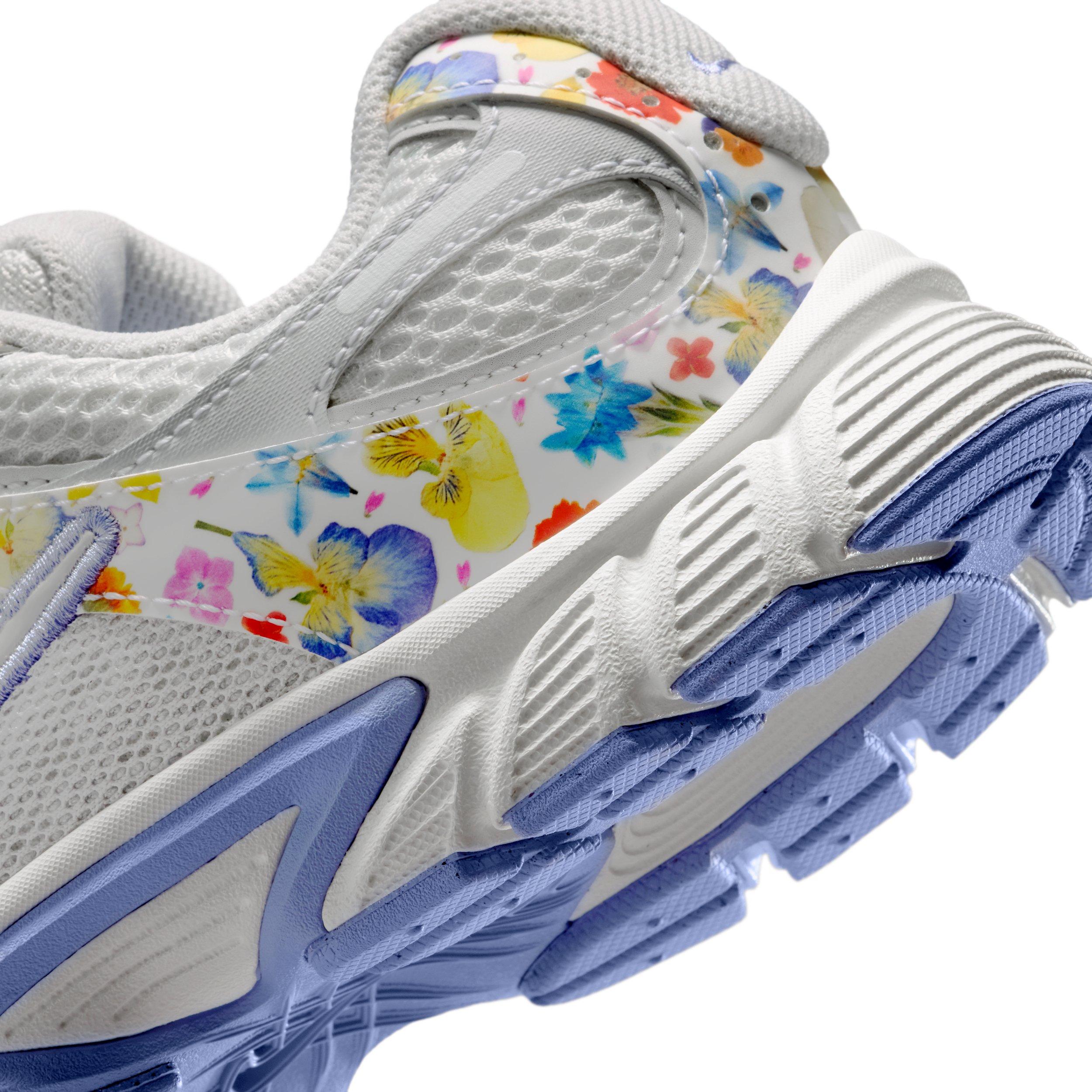 Nike V5 RNR SE Grade School Boys' "Summit White/Photon Dust/Light Thistle/Summit White" Shoe