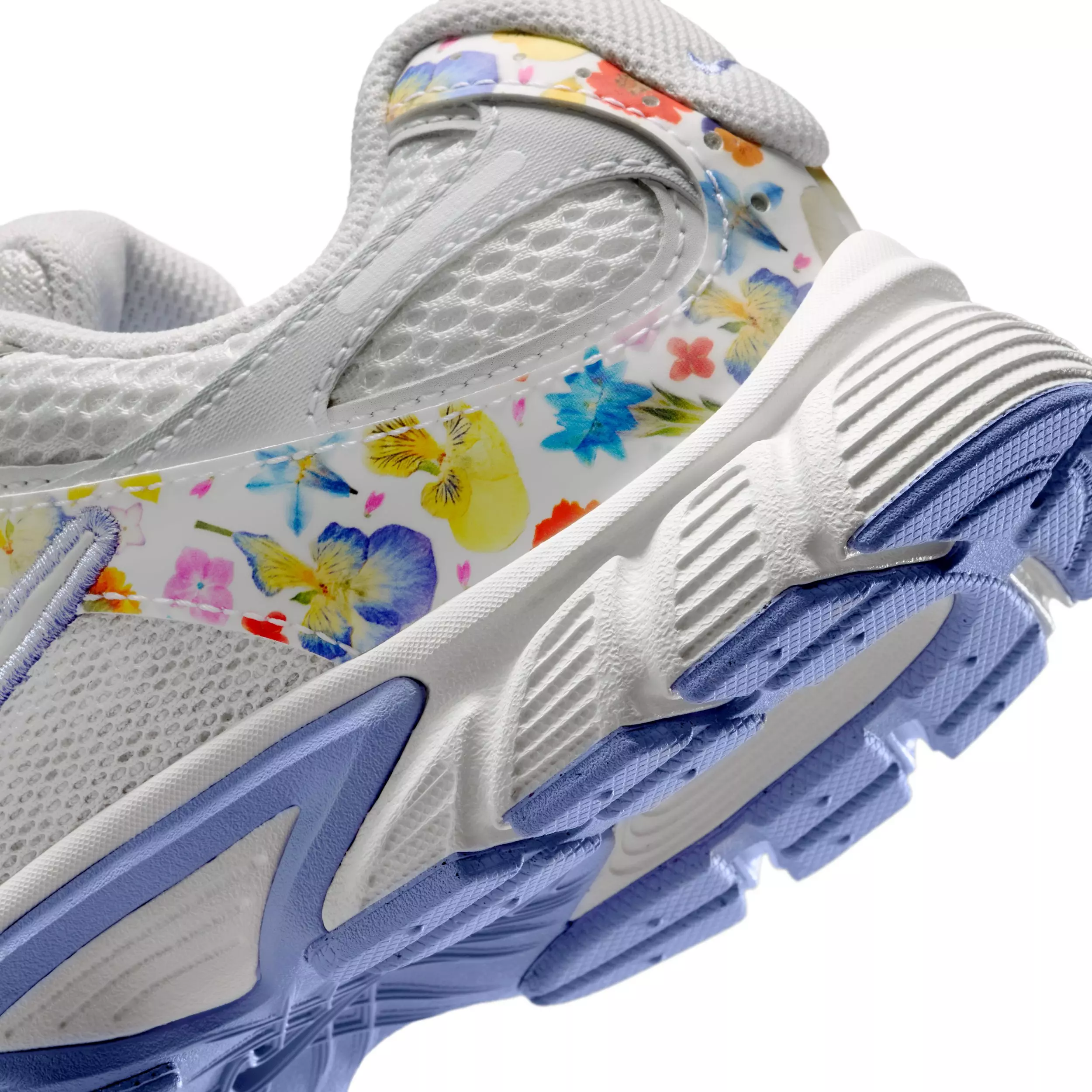 Nike V5 RNR SE "Summit White/Photon Dust/Light Thistle/Summit White" Grade School Boys' Shoe - WHITE/DUST/LT THISTLE/WHITE