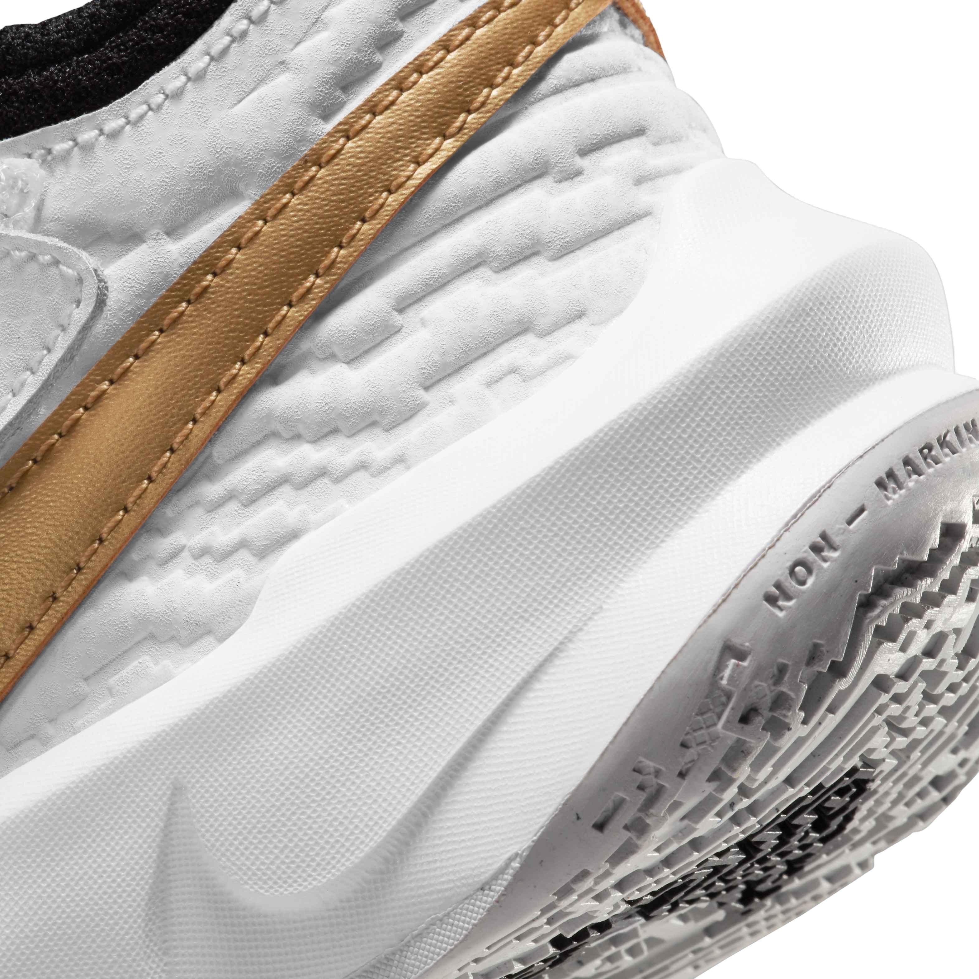 Nike Team Hustle D 10 Preschool Boys' "Black/Metallic Gold/White/Photon Dust" Basketball Shoe