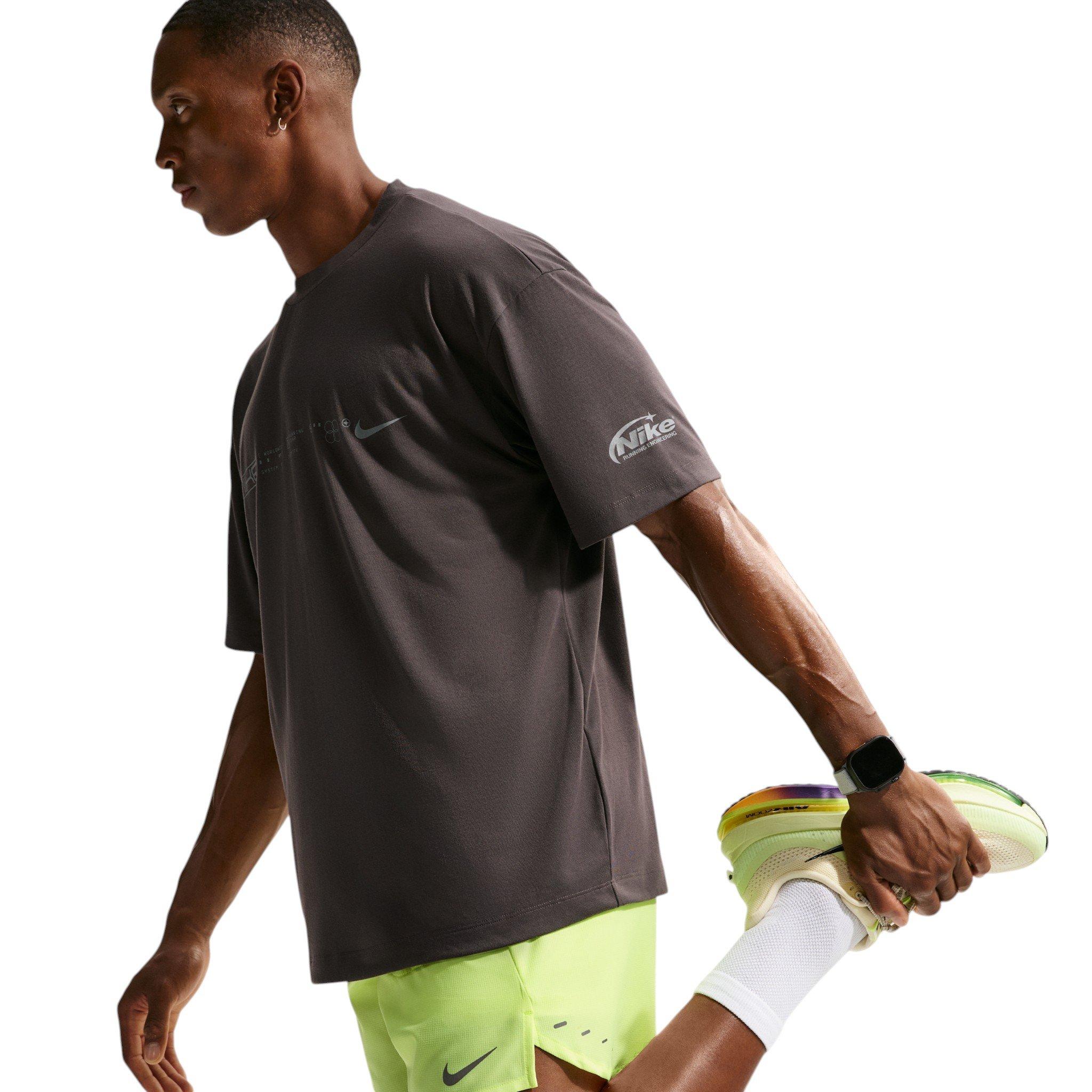 Nike Men's Stride Dri-FIT 7" 2-in-1 Running Shorts - Yellow - YELLOW