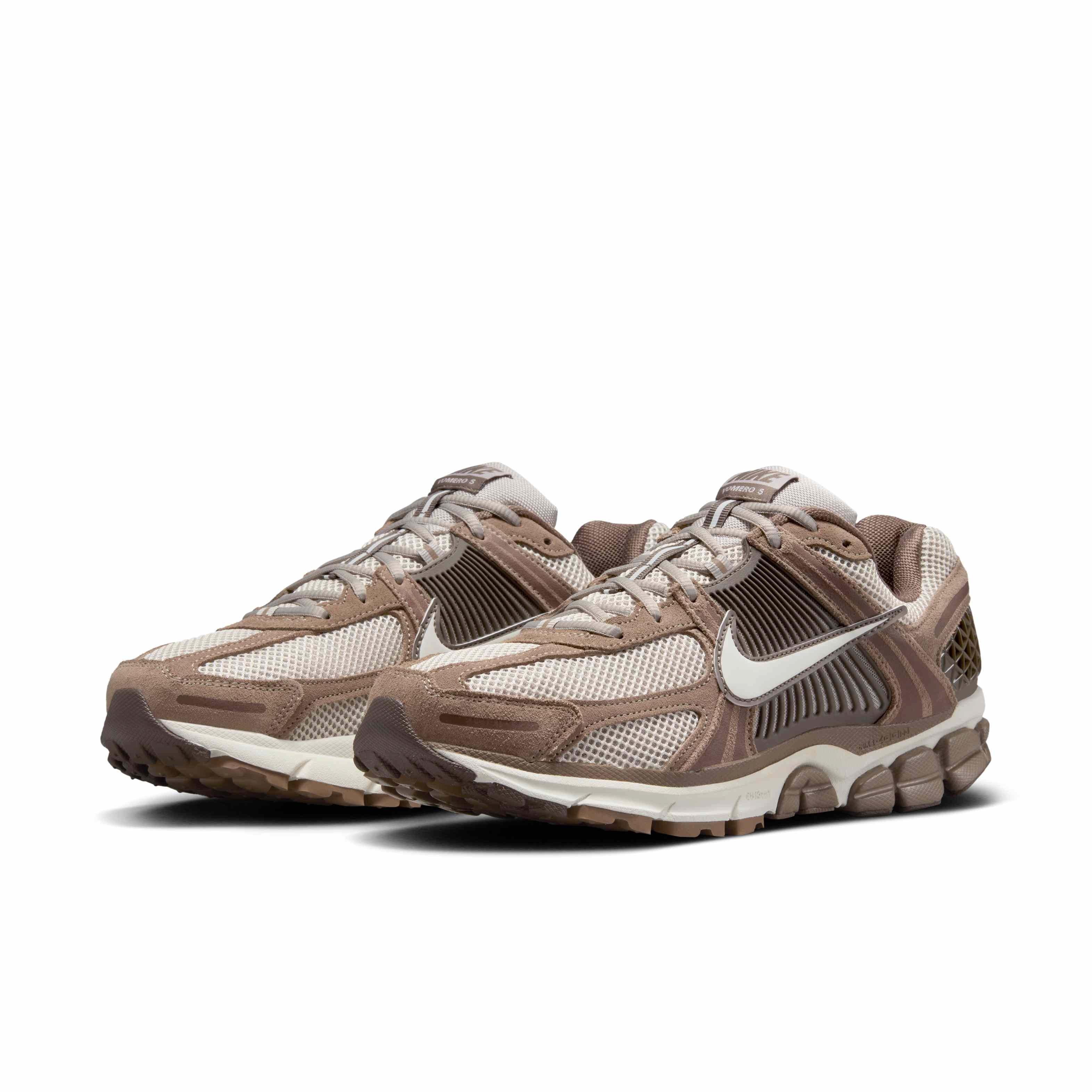 Nike Zoom Vomero 5 Men's "College Grey/Mink Brown/Light Orewood Brown/Sail" Shoe