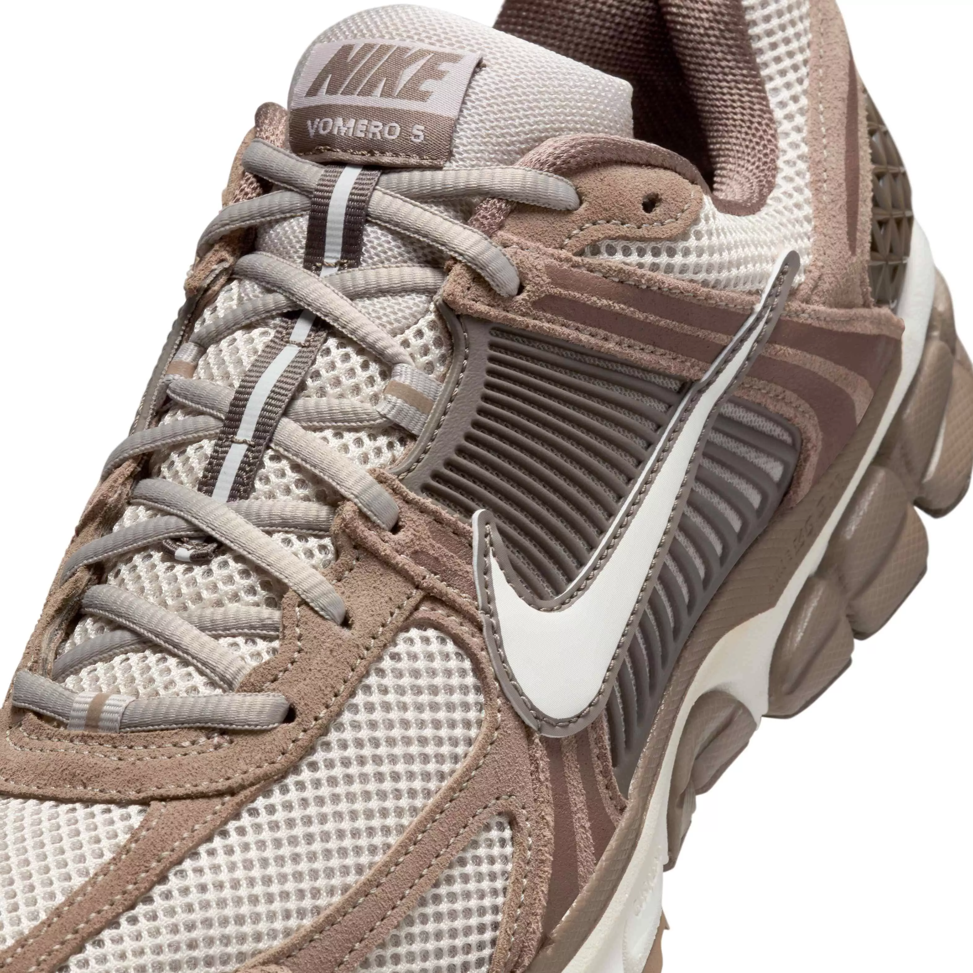 Nike Zoom Vomero 5 "College Grey/Mink Brown/Light Orewood Brown/Sail" Men's Shoe - GREY/BROWN/WHITE