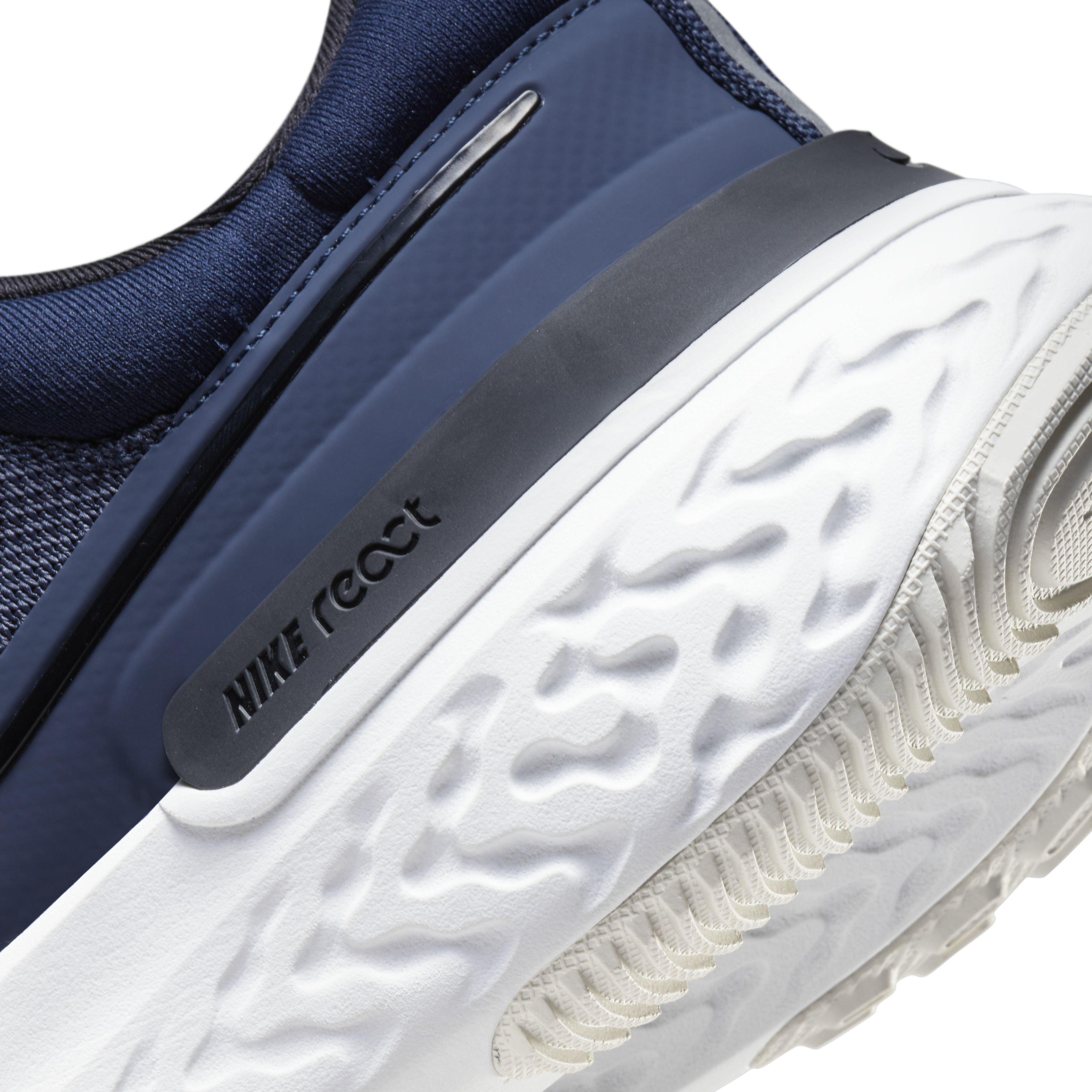 Nike React Miler 2 Running Shoe  display picture 2