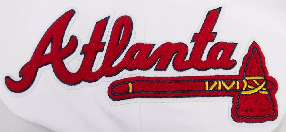 Pro Standard Men's MLB Atlanta Braves Chenille Pullover Hoodie - WHITE