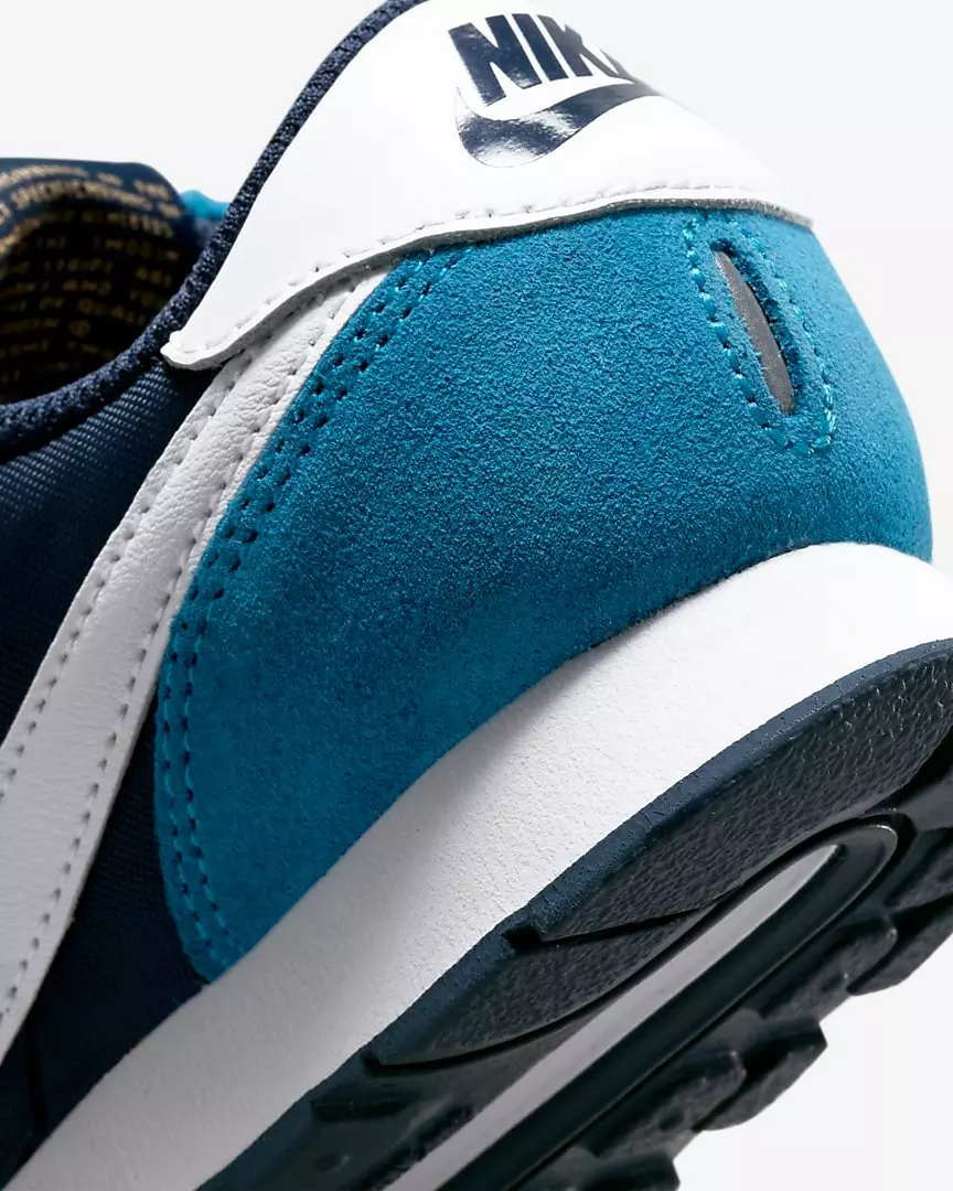 Nike MD Valiant "Midnight Navy/Imperial Blue/Melon Tint/White" Preschool Boys' Shoe - BLUE