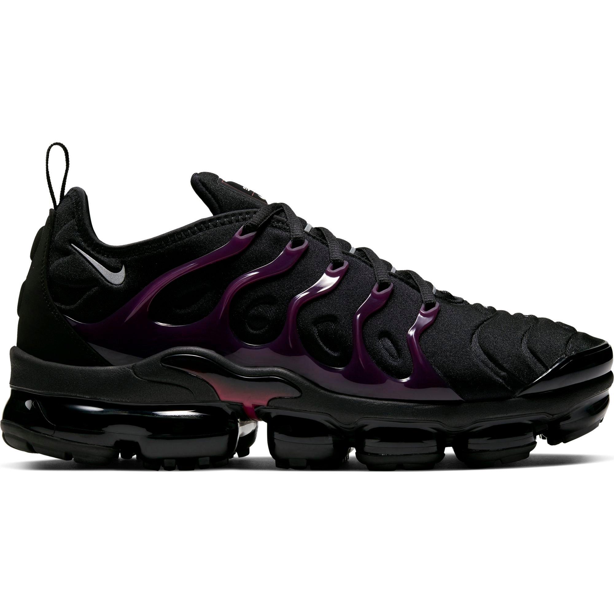 women vapormax red