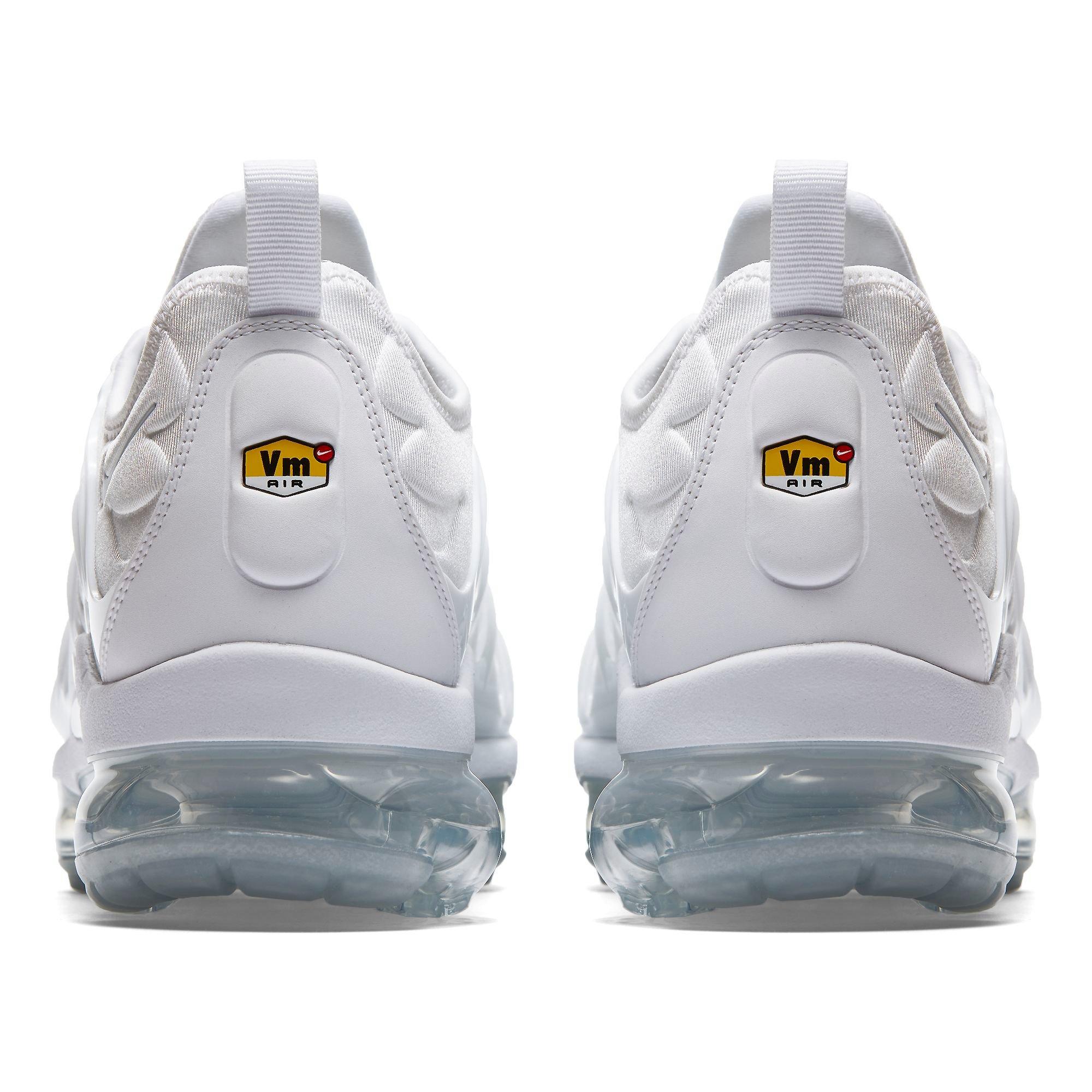 nike vapormax plus white