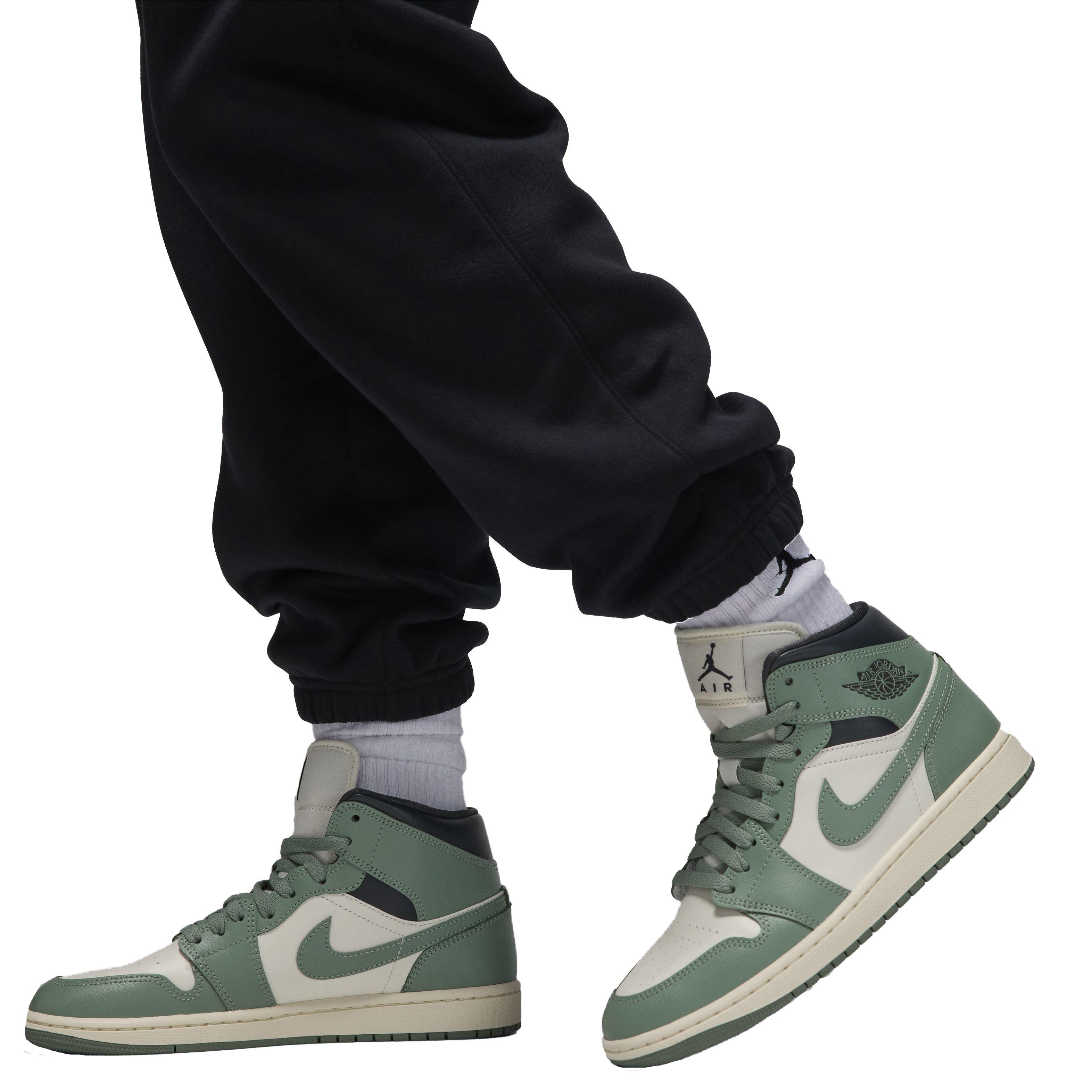 Jordan Women's Brooklyn Fleece Joggers - BLACK Thumbnail View 4