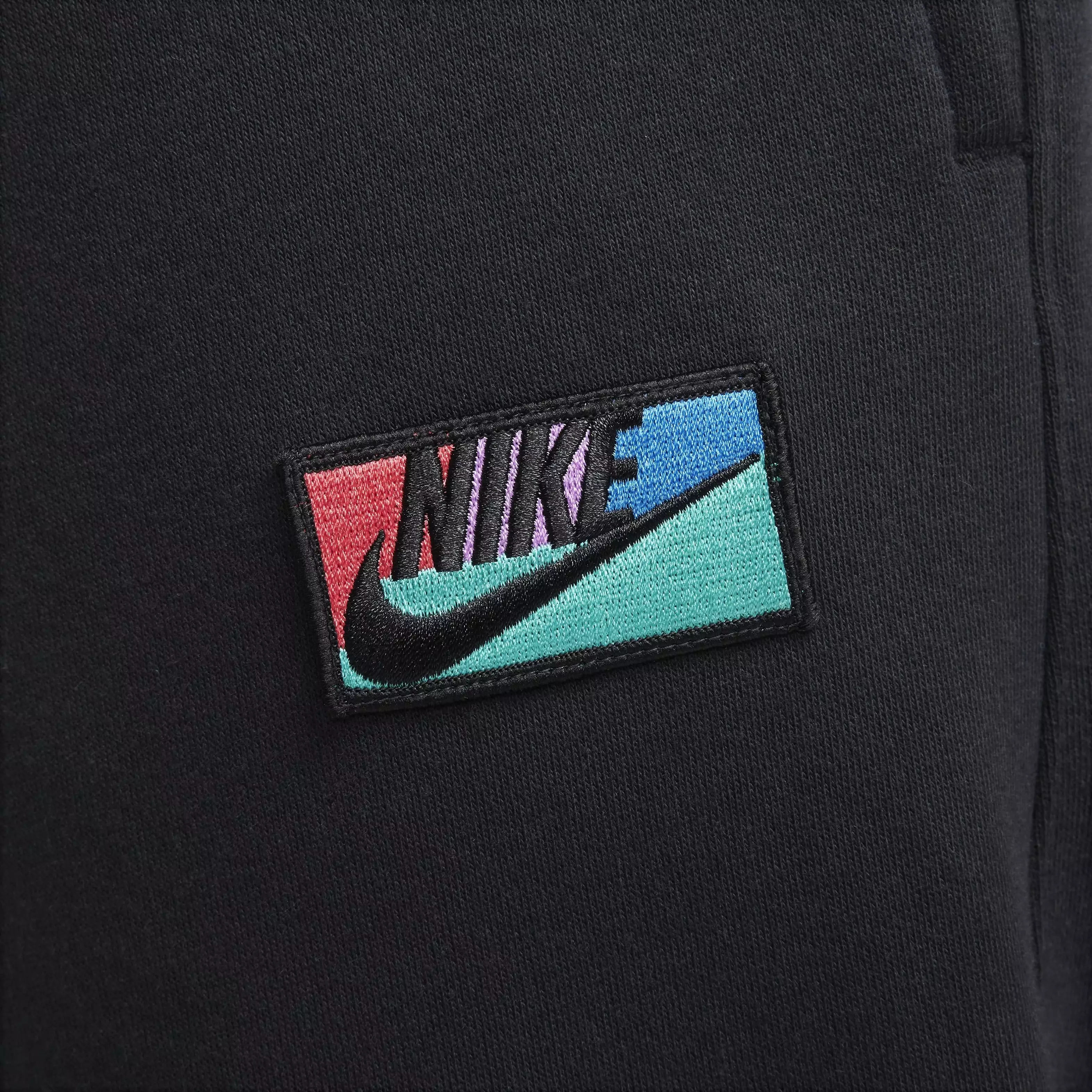 Nike Men's Club Brushed Patch Graphic Pants - BLACK