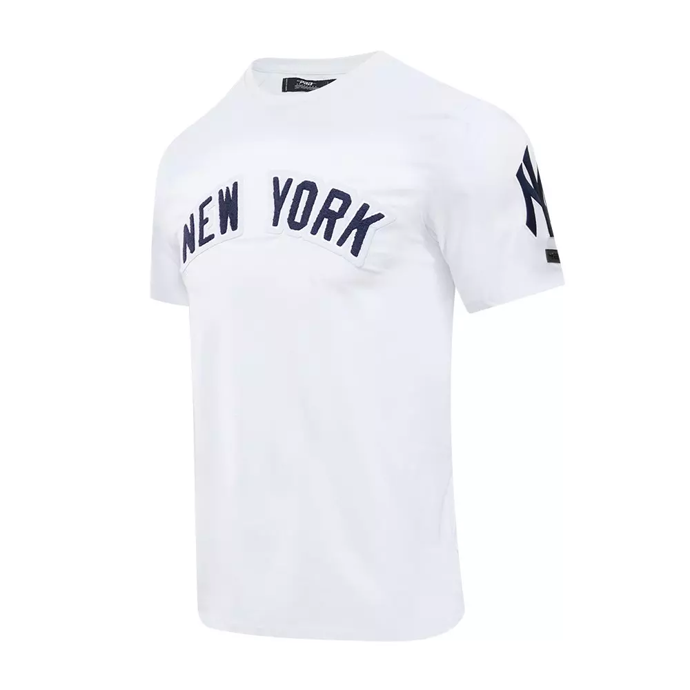 Pro Standard Men's MLB New York Yankees Classic Chenille Top - WHITE