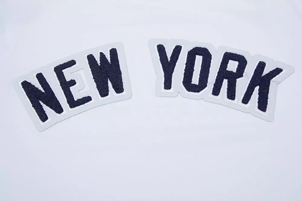 Pro Standard Men's MLB New York Yankees Classic Chenille Top - WHITE